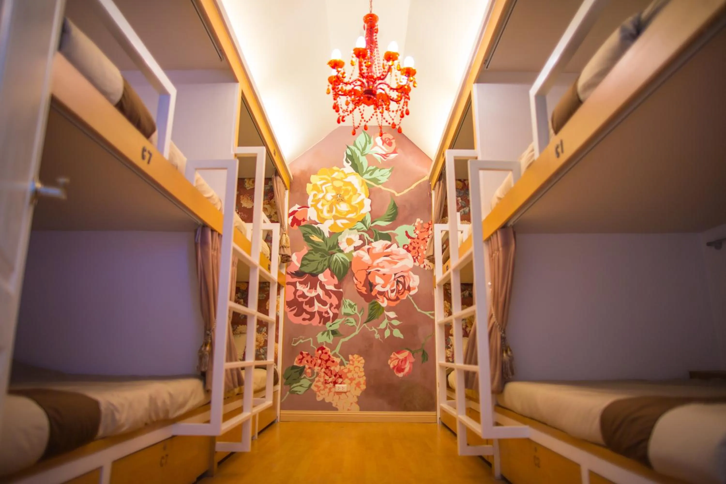 Photo of the whole room, Bed in Chiangmai Midpoint Activity Hostel