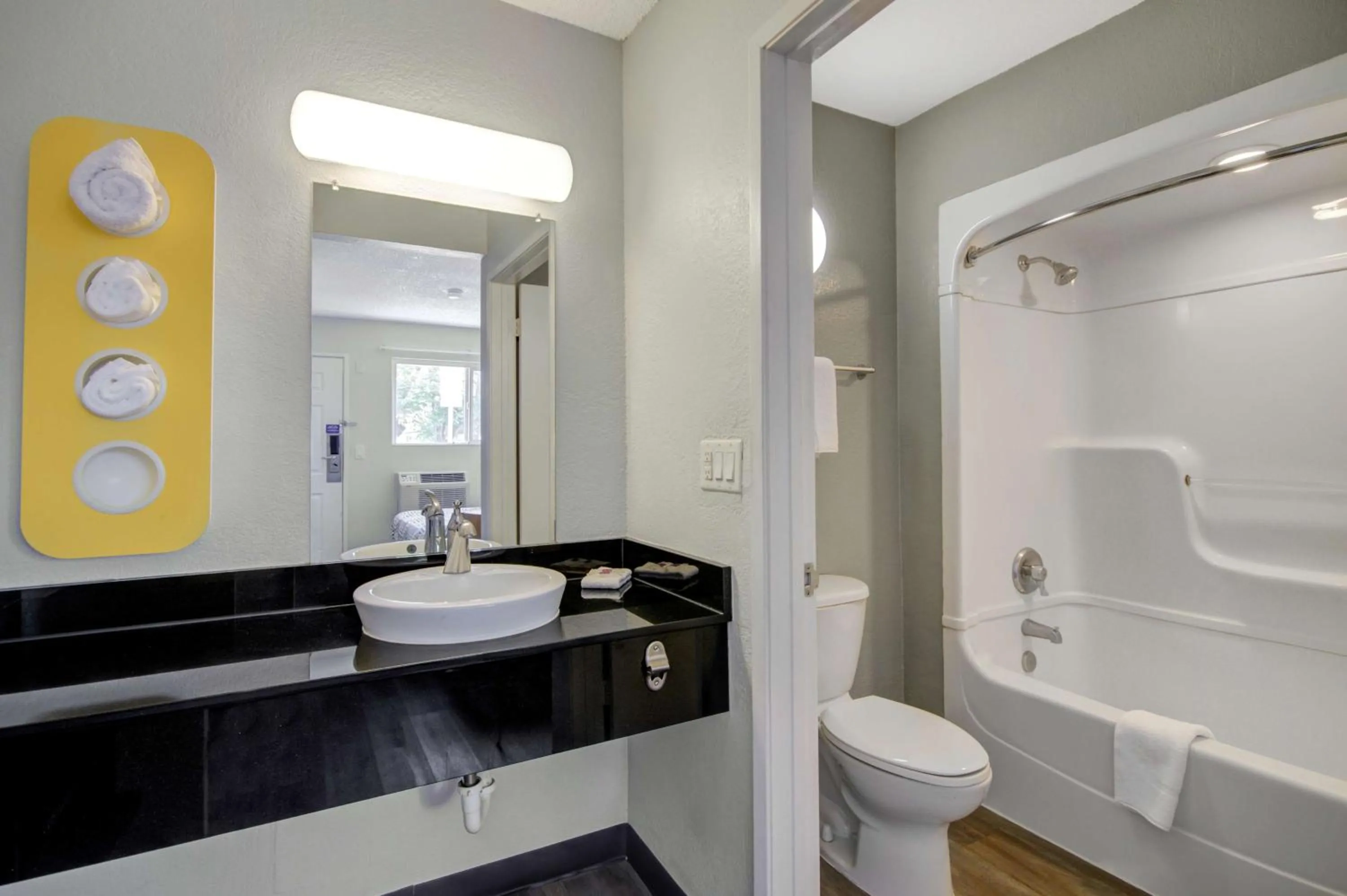 Bathroom in Motel 6-San Jose, CA - Airport