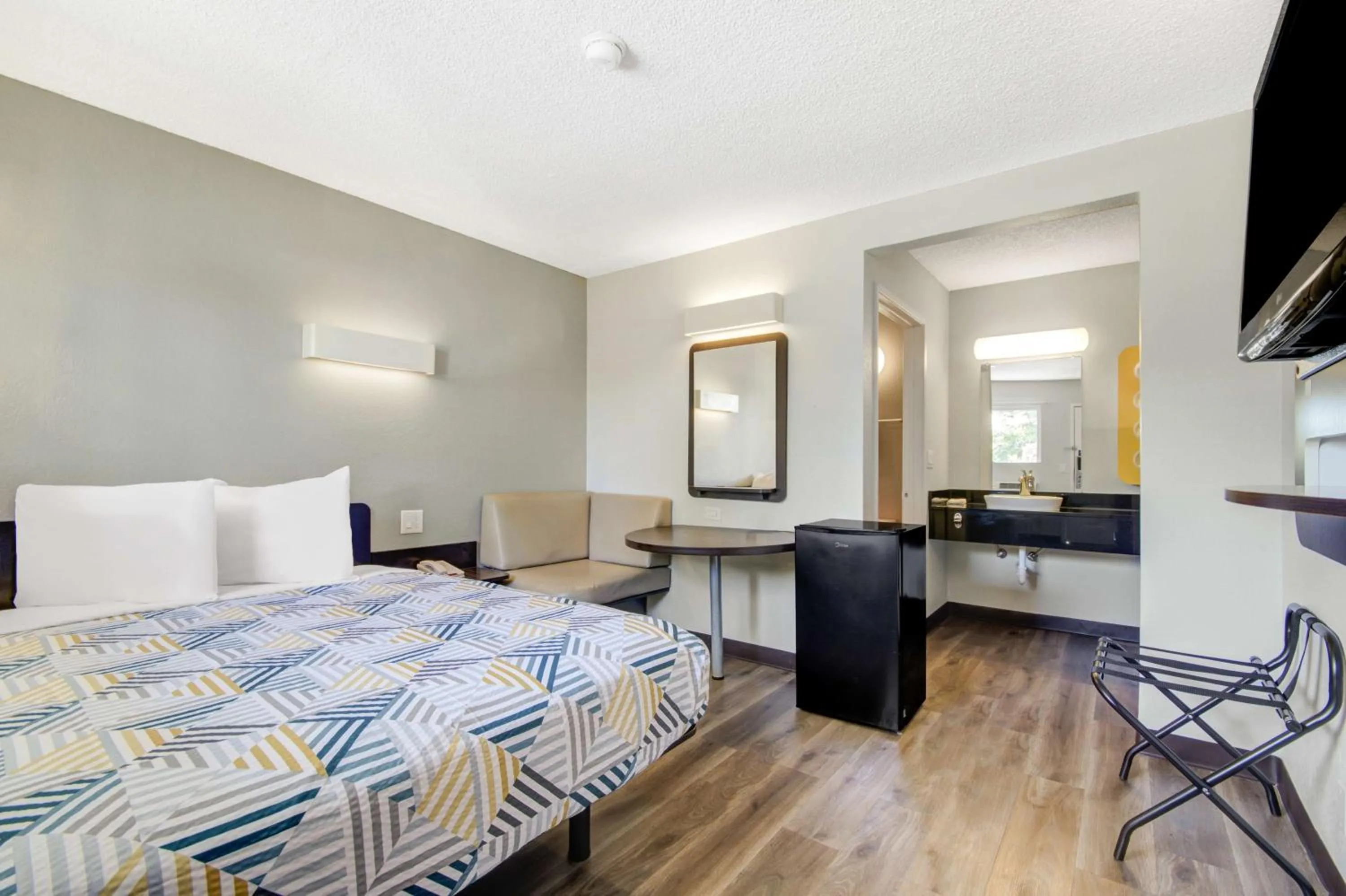 Other, Bed in Motel 6-San Jose, CA - Airport