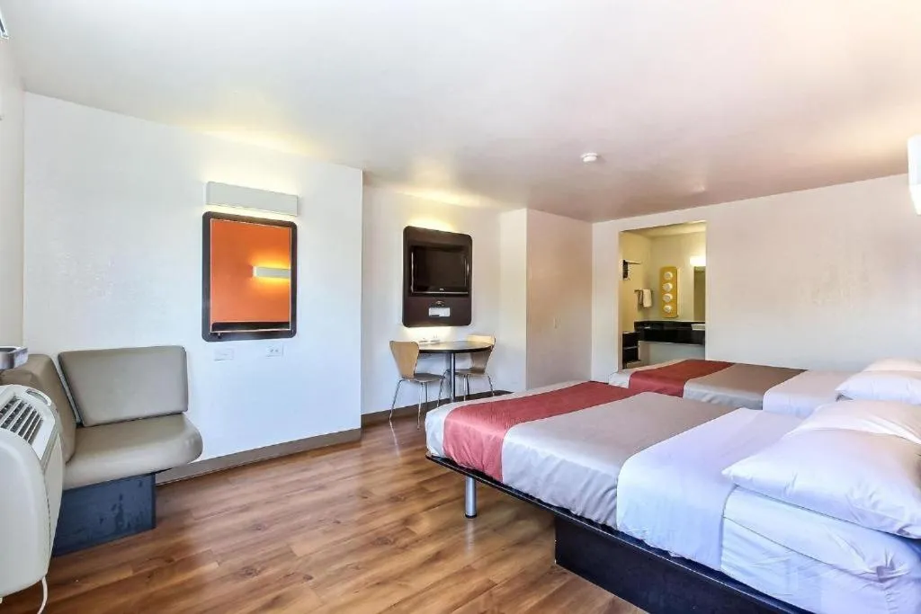 Quadruple Room in Motel 6-San Jose, CA - Airport