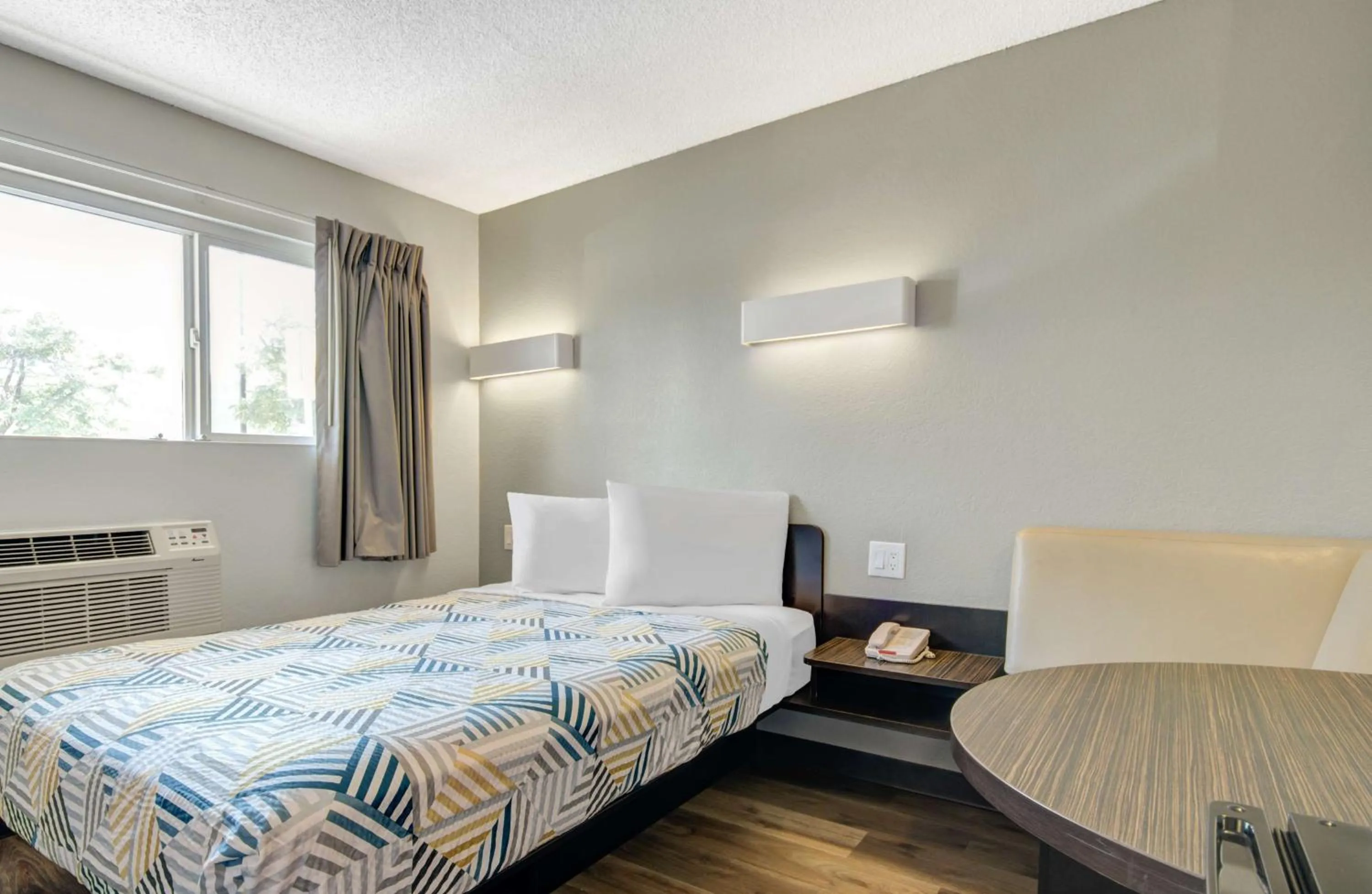 Other, Bed in Motel 6-San Jose, CA - Airport