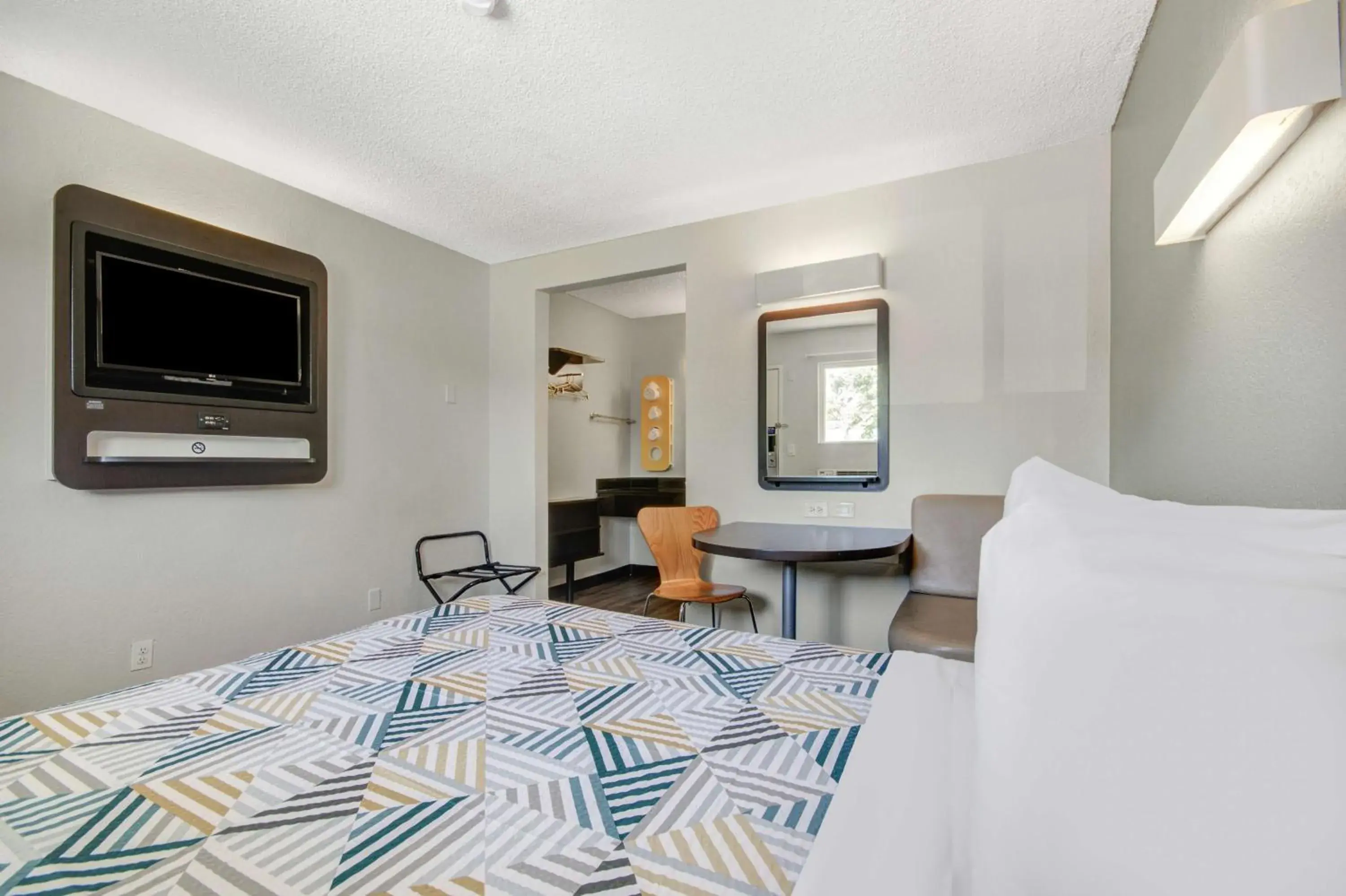 Double Room in Motel 6-San Jose, CA - Airport Double Room in Motel 6-San Jose, CA - Airport