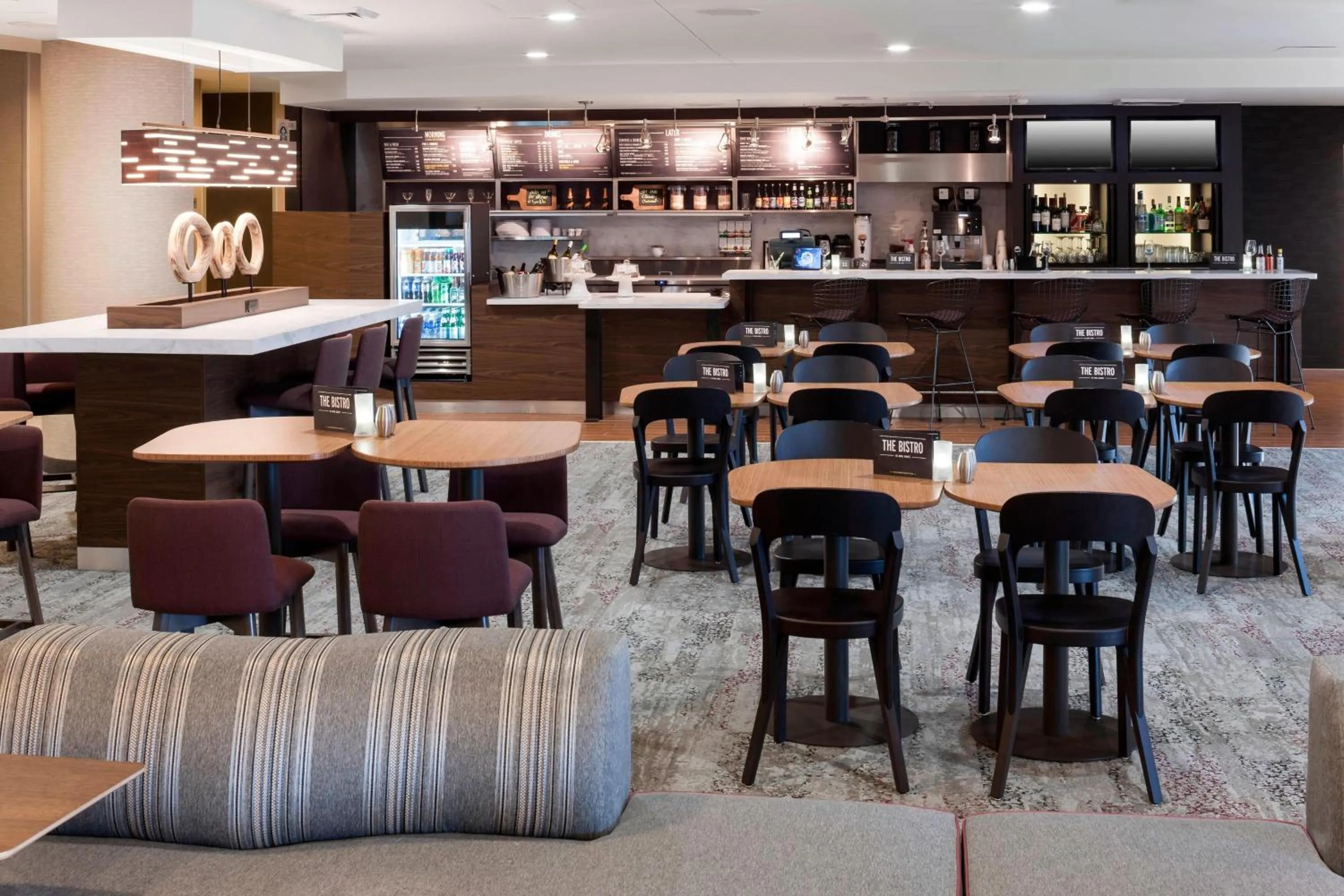 Restaurant/places to eat in Courtyard Suffolk Chesapeake