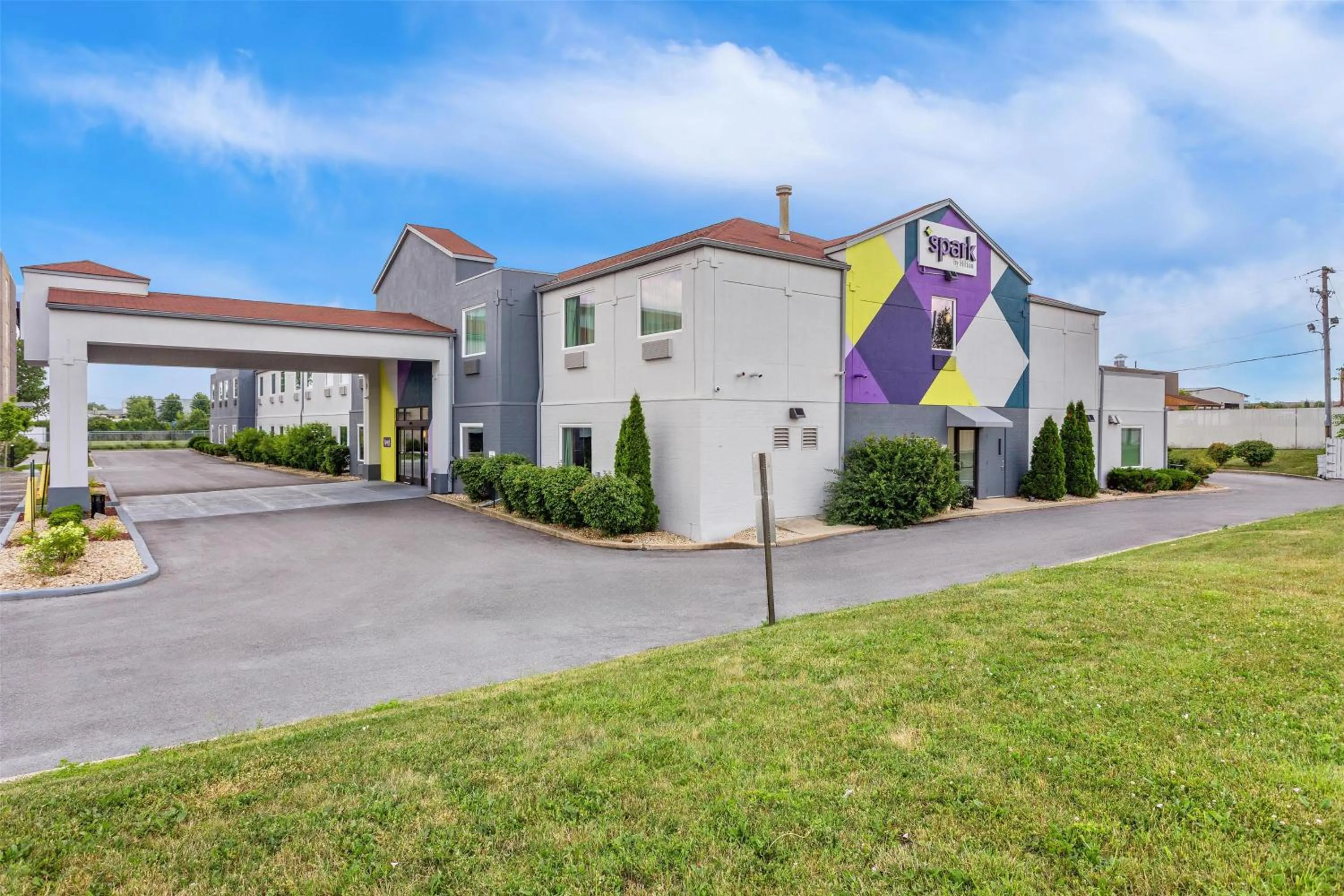 Property building in Spark By Hilton Oak Forest I-57