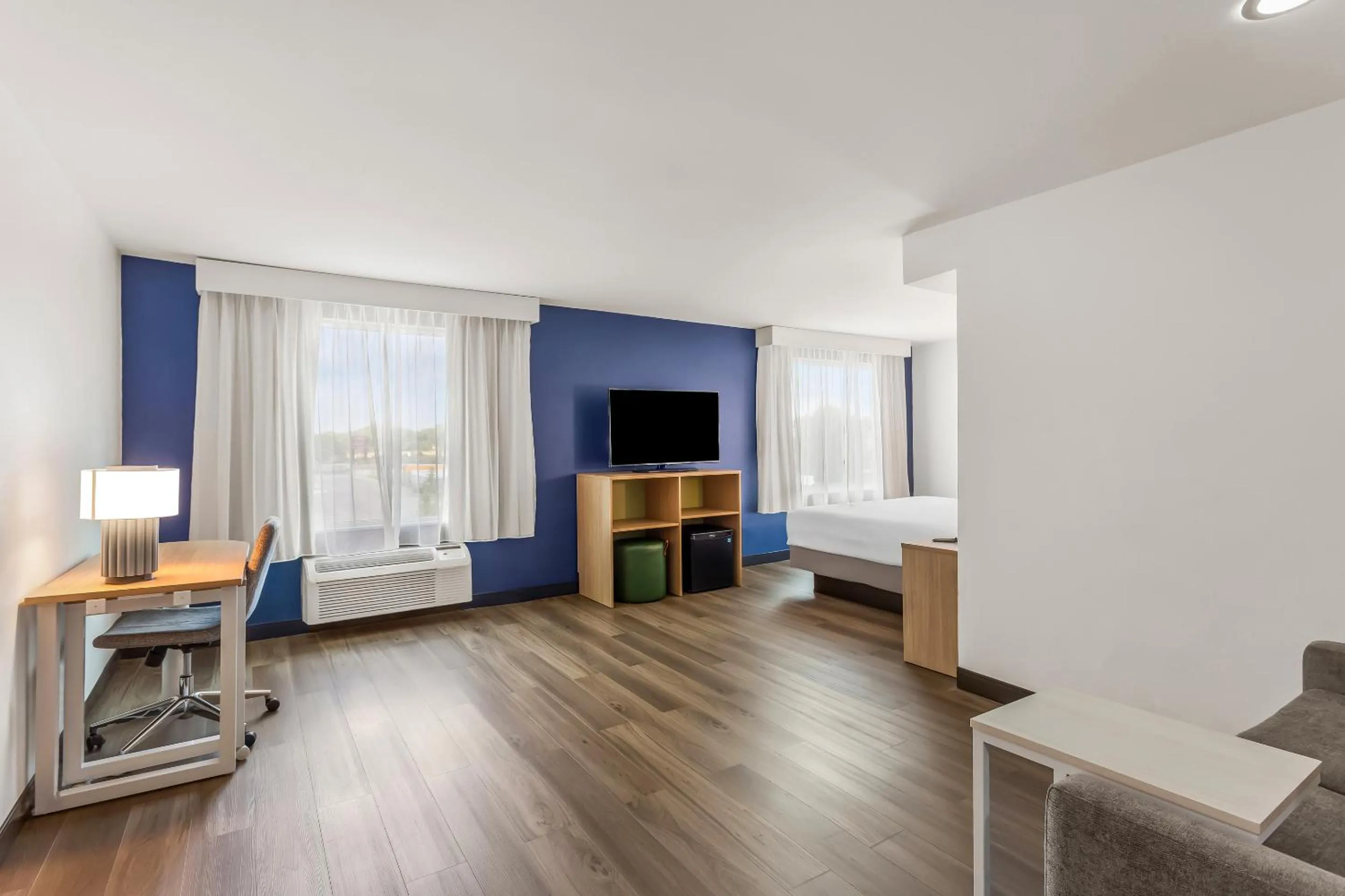 Seating area in Spark By Hilton Oak Forest I-57