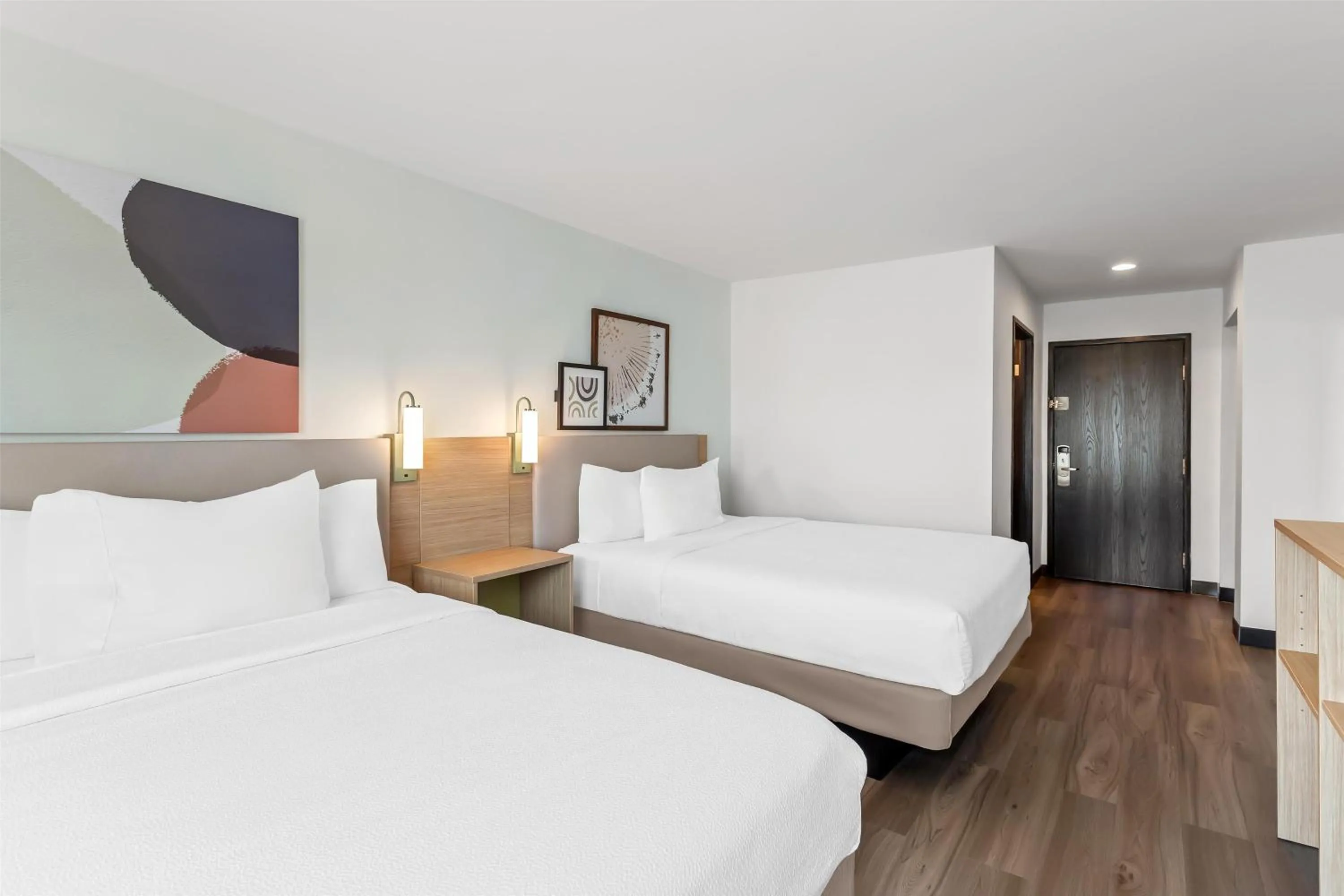 Bed in Spark By Hilton Oak Forest I-57