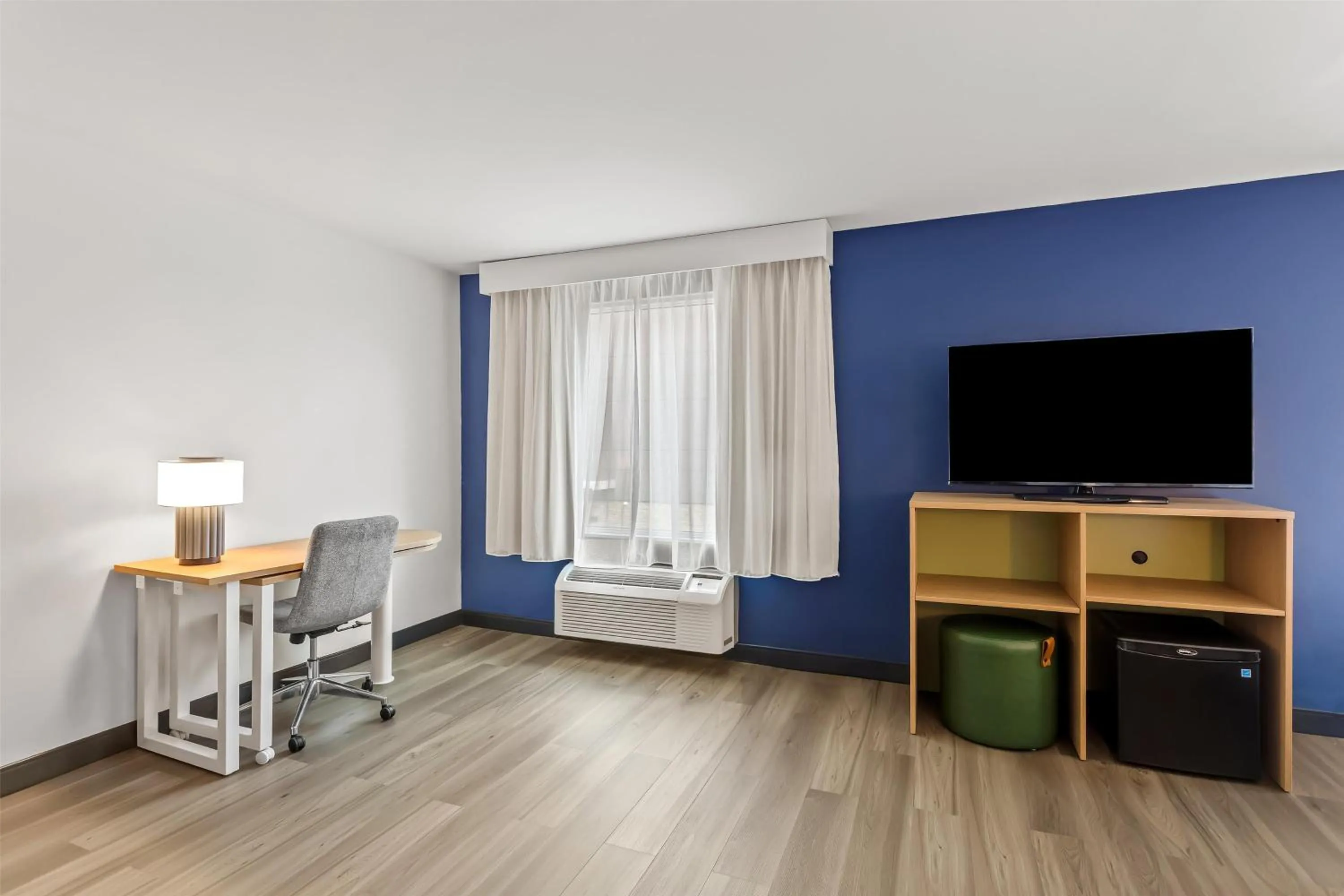 Bedroom in Spark By Hilton Oak Forest I-57