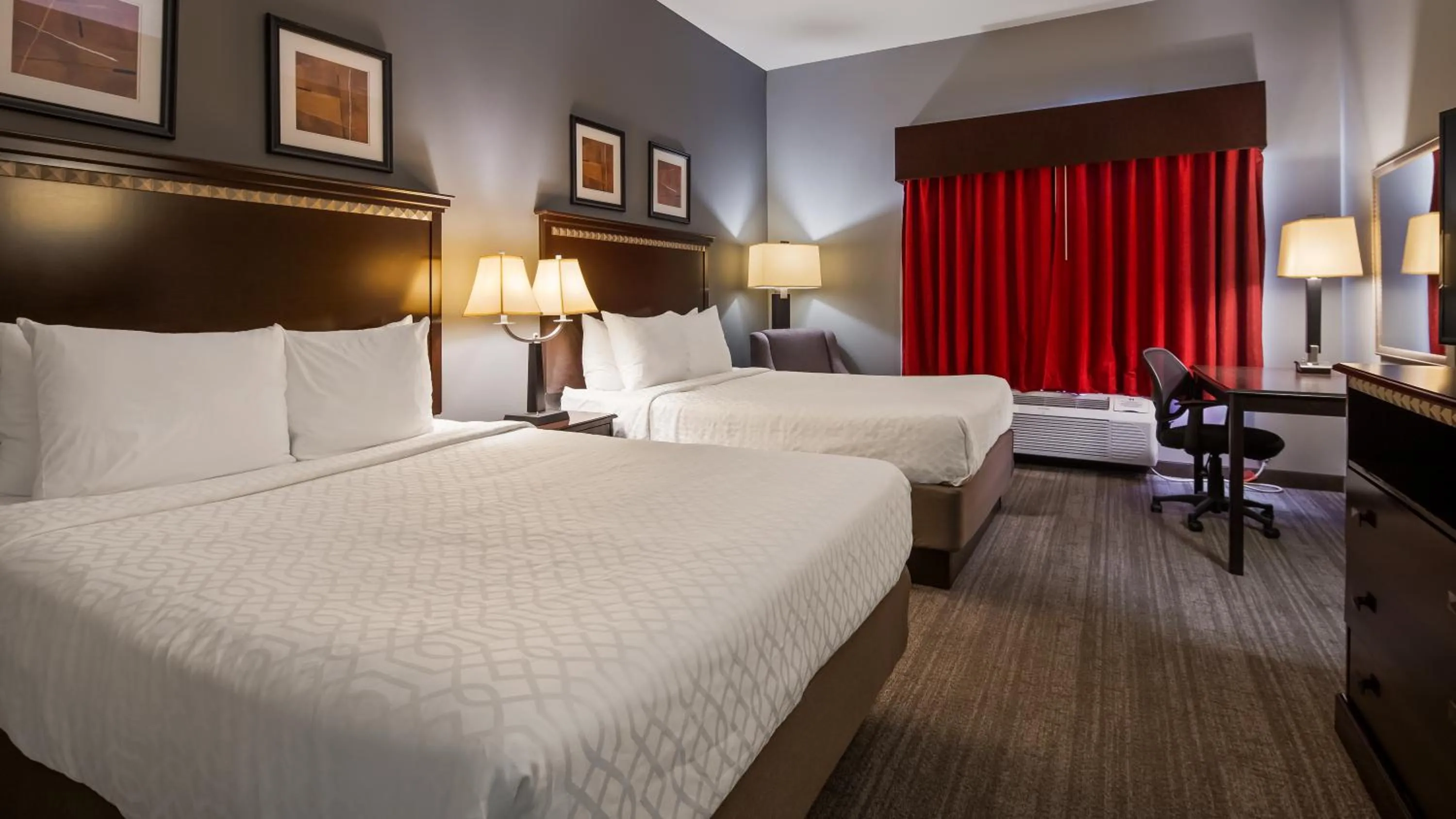 Queen Suite with Queen Beds - Non-Smoking in Spark By Hilton Oak Forest I-57