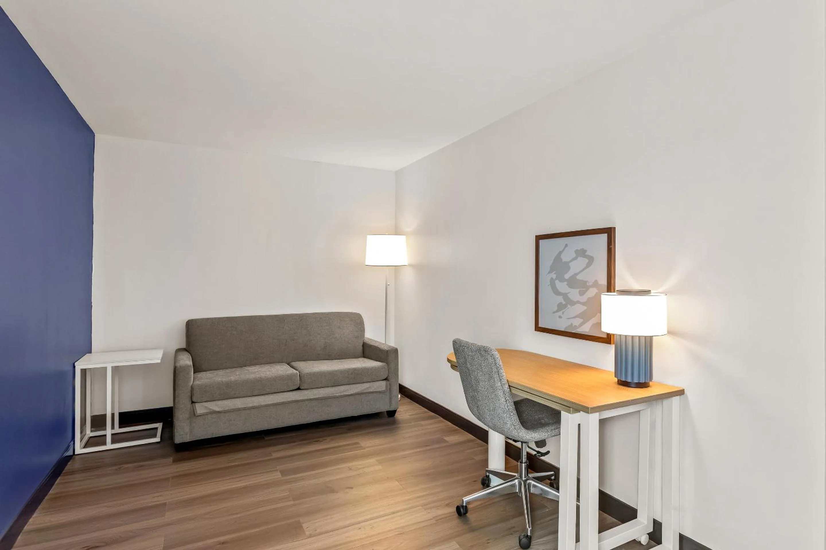 Guests in Spark By Hilton Oak Forest I-57