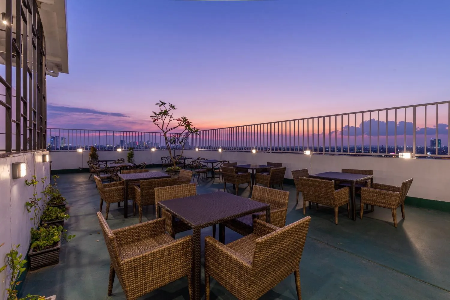 Restaurant/places to eat in Great Diponegoro Hotel Surabaya