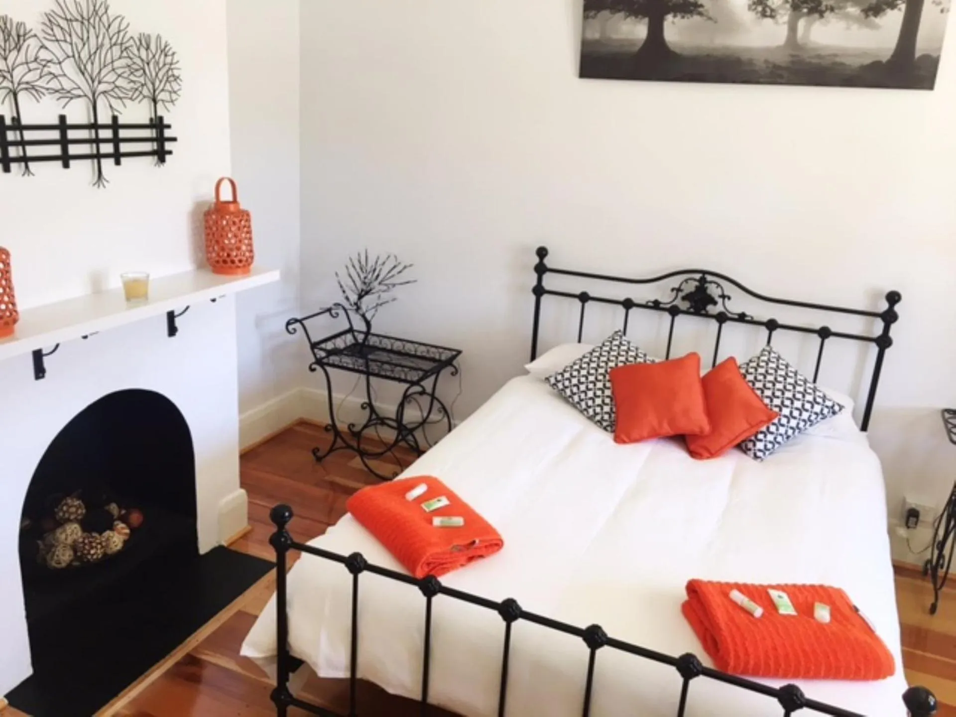 Bed in Agnes Cottage Bed & Breakfast