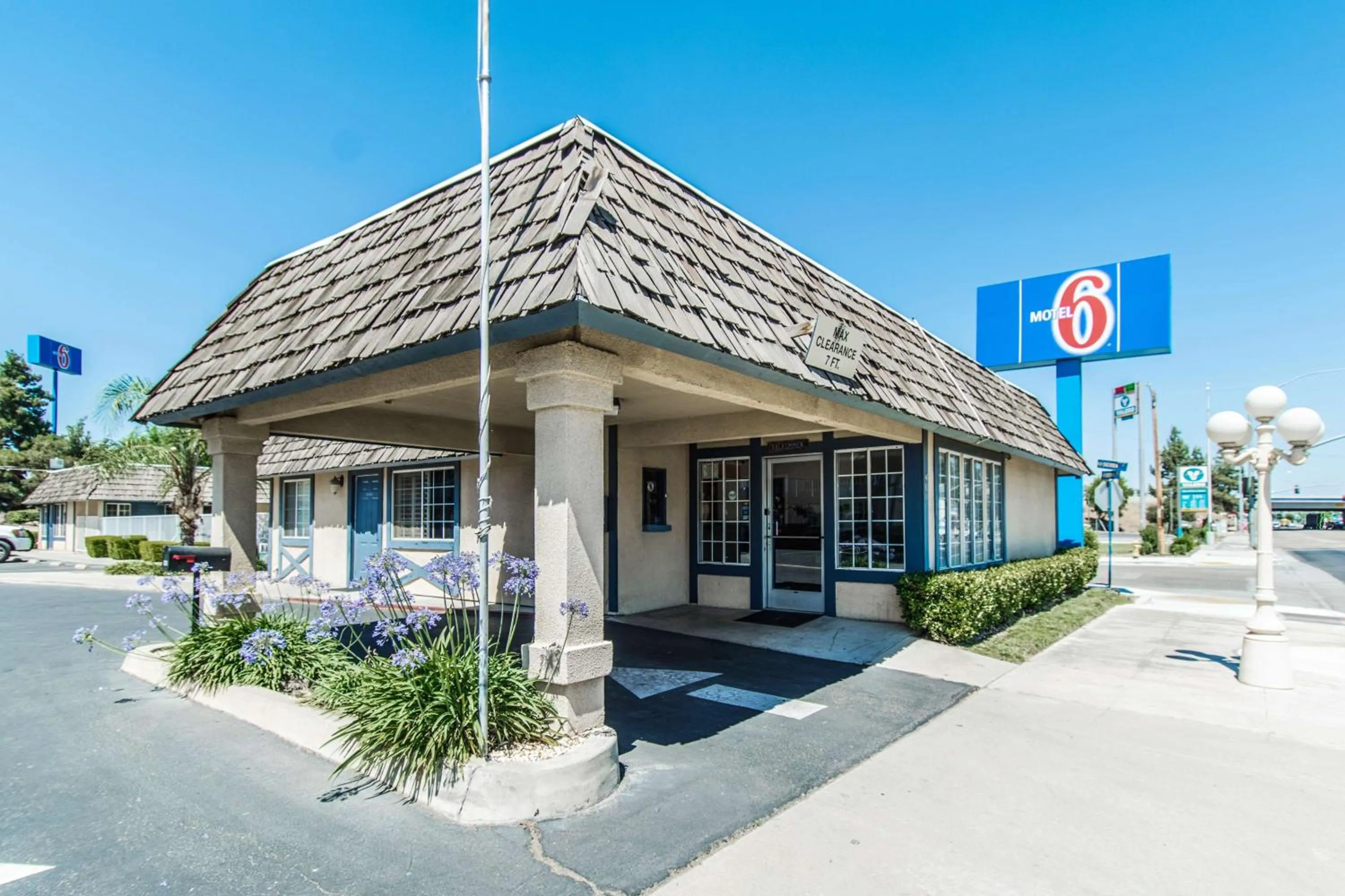 Property building in Motel 6-Kingsburg, CA