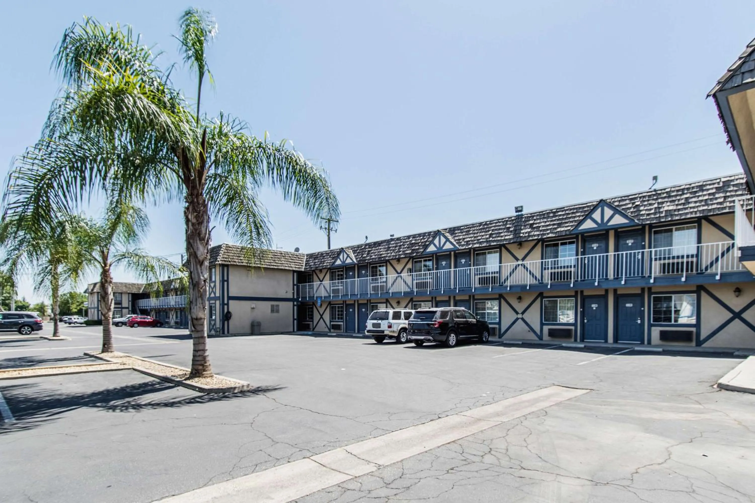 Property building in Motel 6-Kingsburg, CA