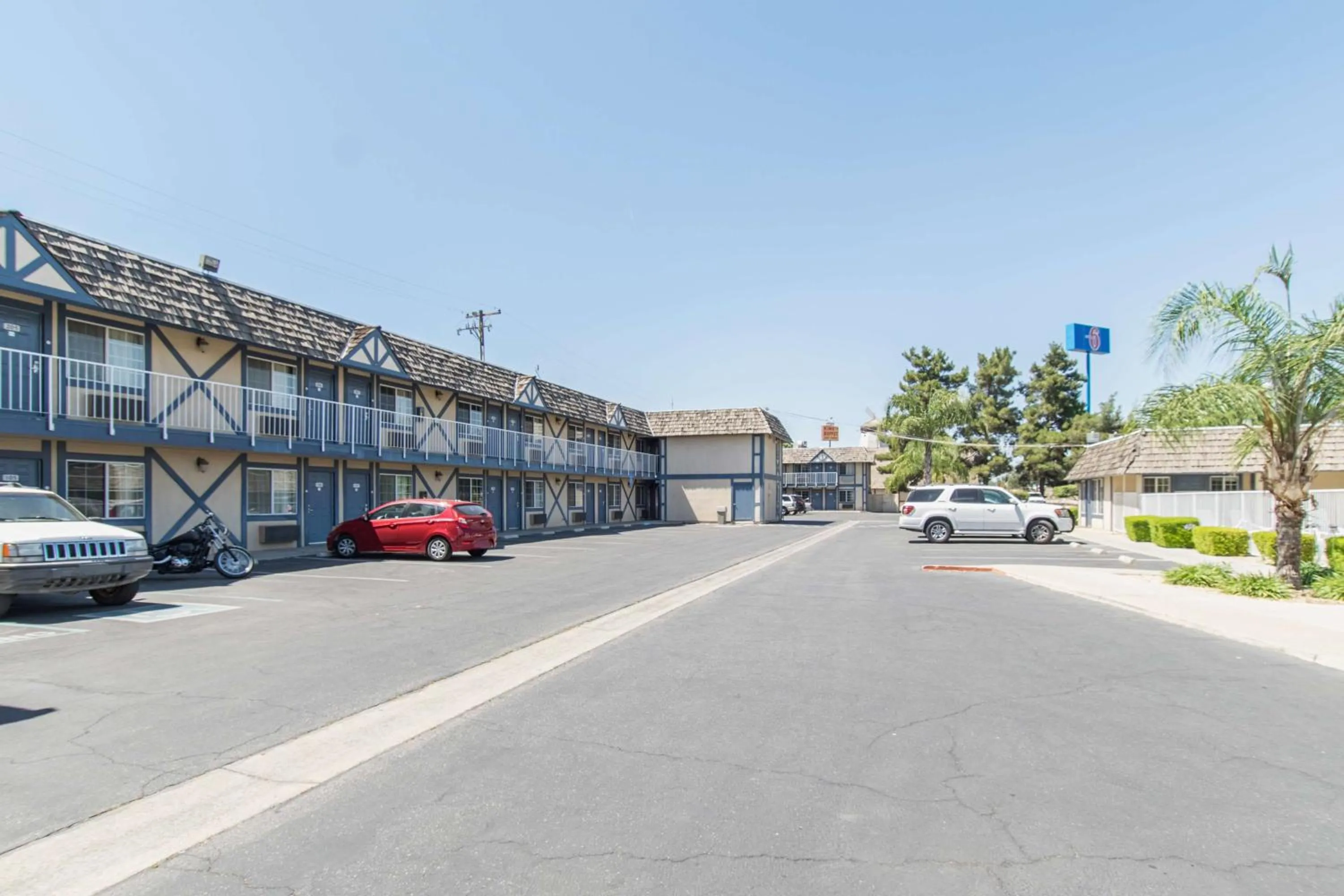 Property building in Motel 6-Kingsburg, CA