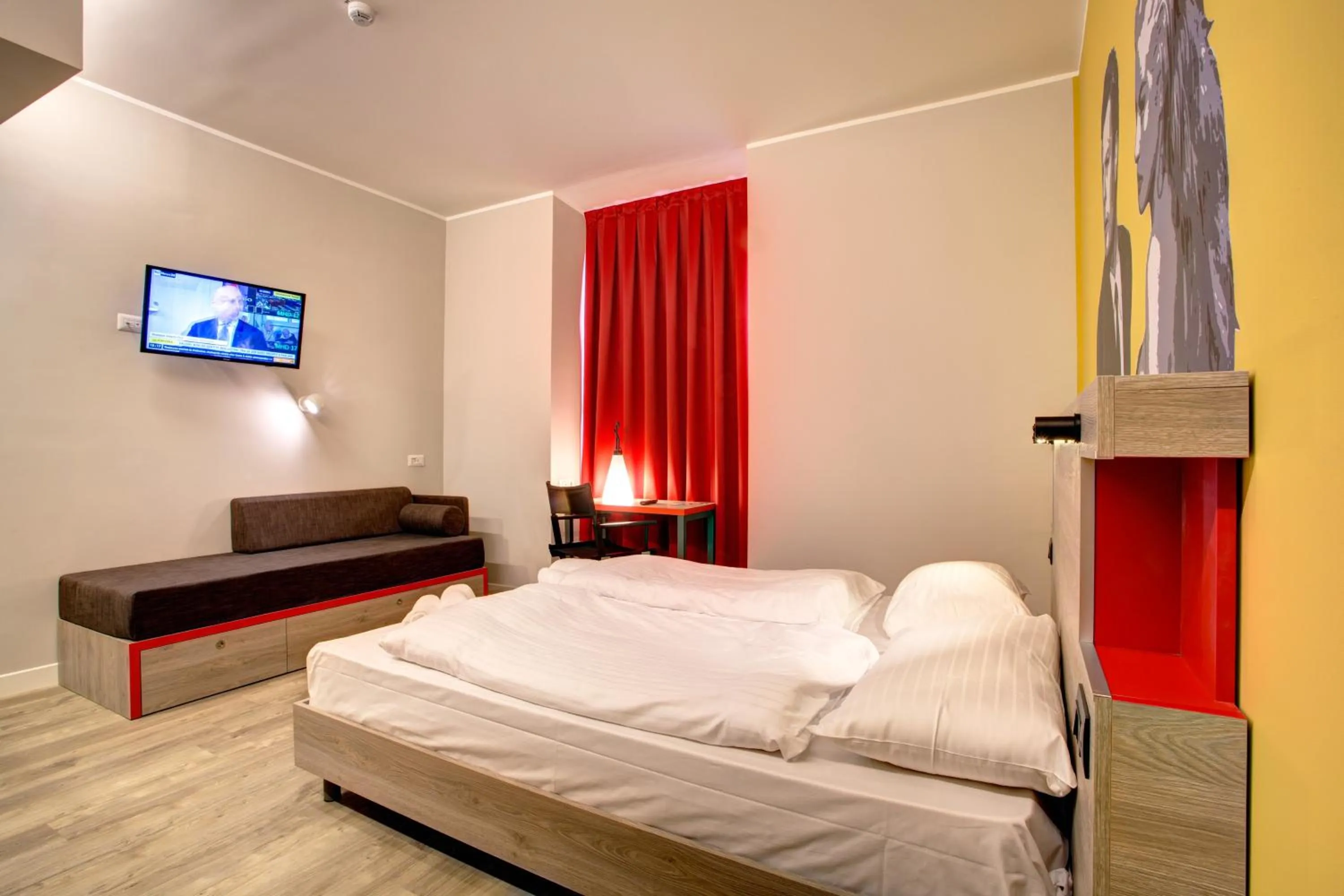 Photo of the whole room, Bed in MEININGER Roma Termini