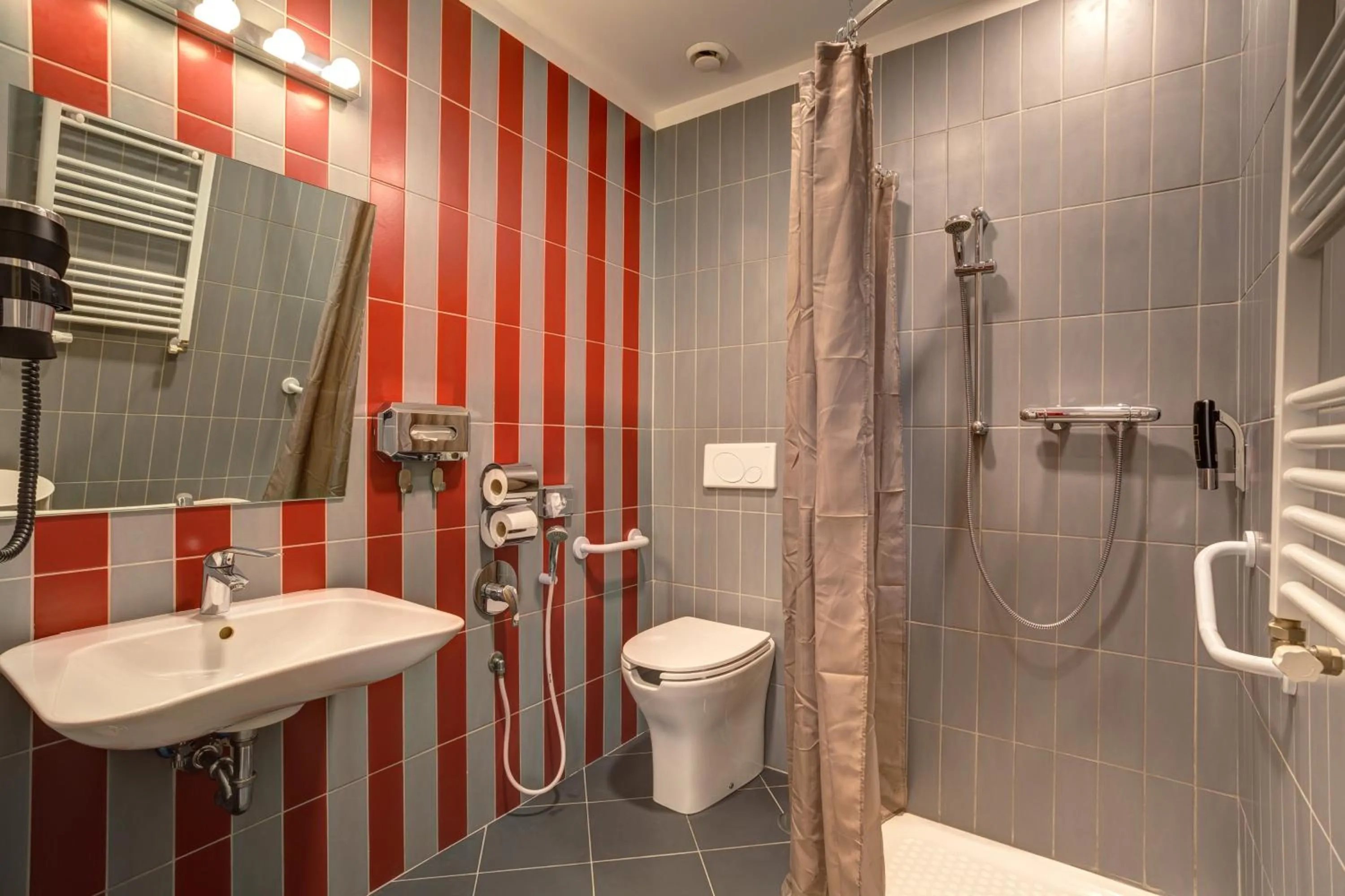 Bathroom in MEININGER Roma Termini