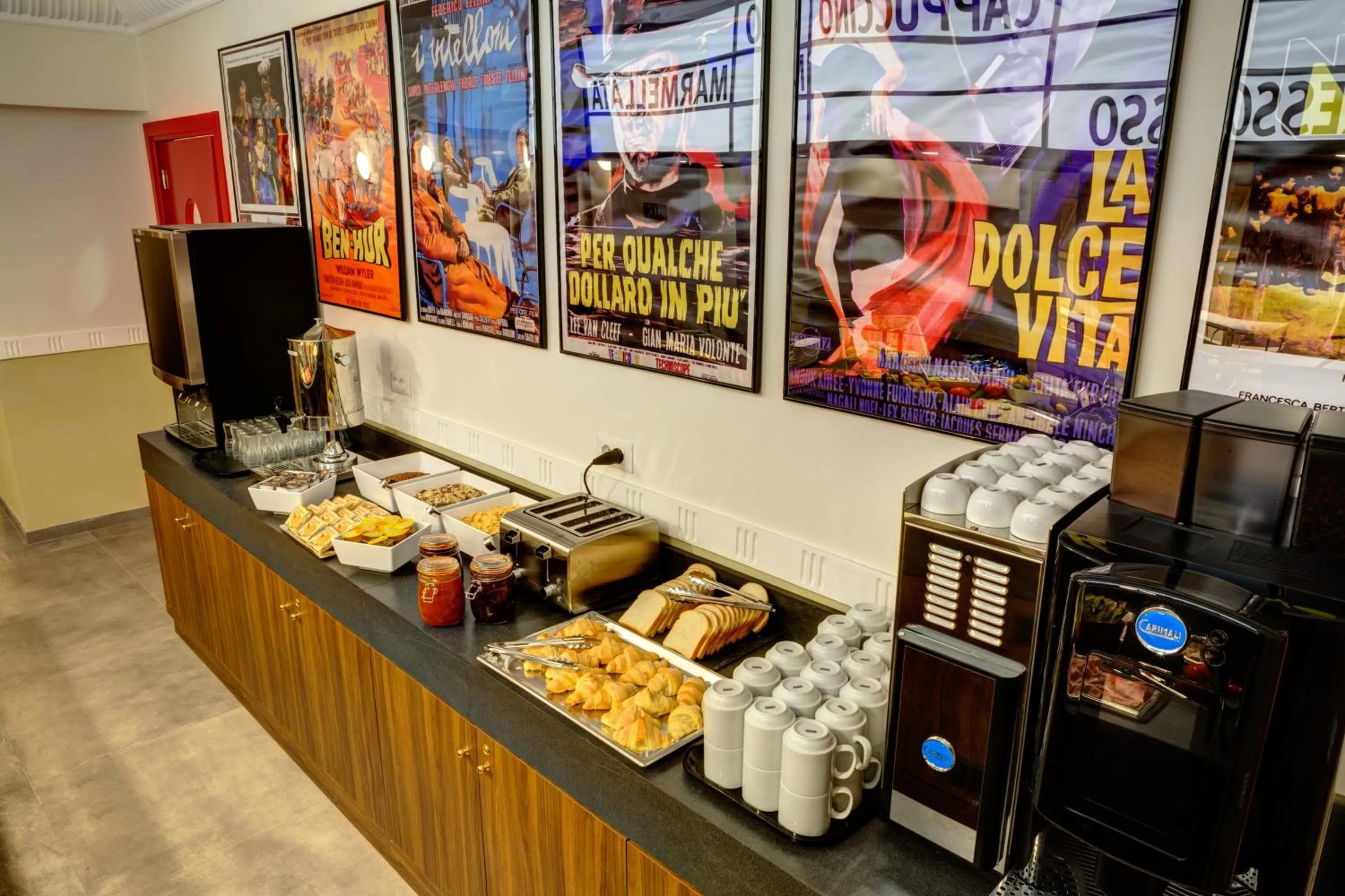 Buffet breakfast in MEININGER Roma Termini