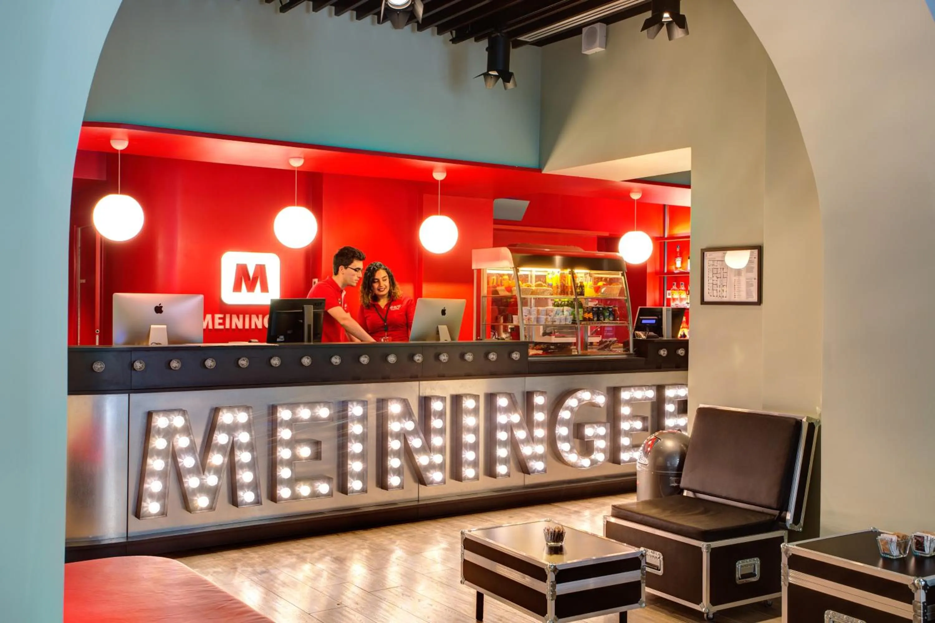 Lobby or reception in MEININGER Roma Termini