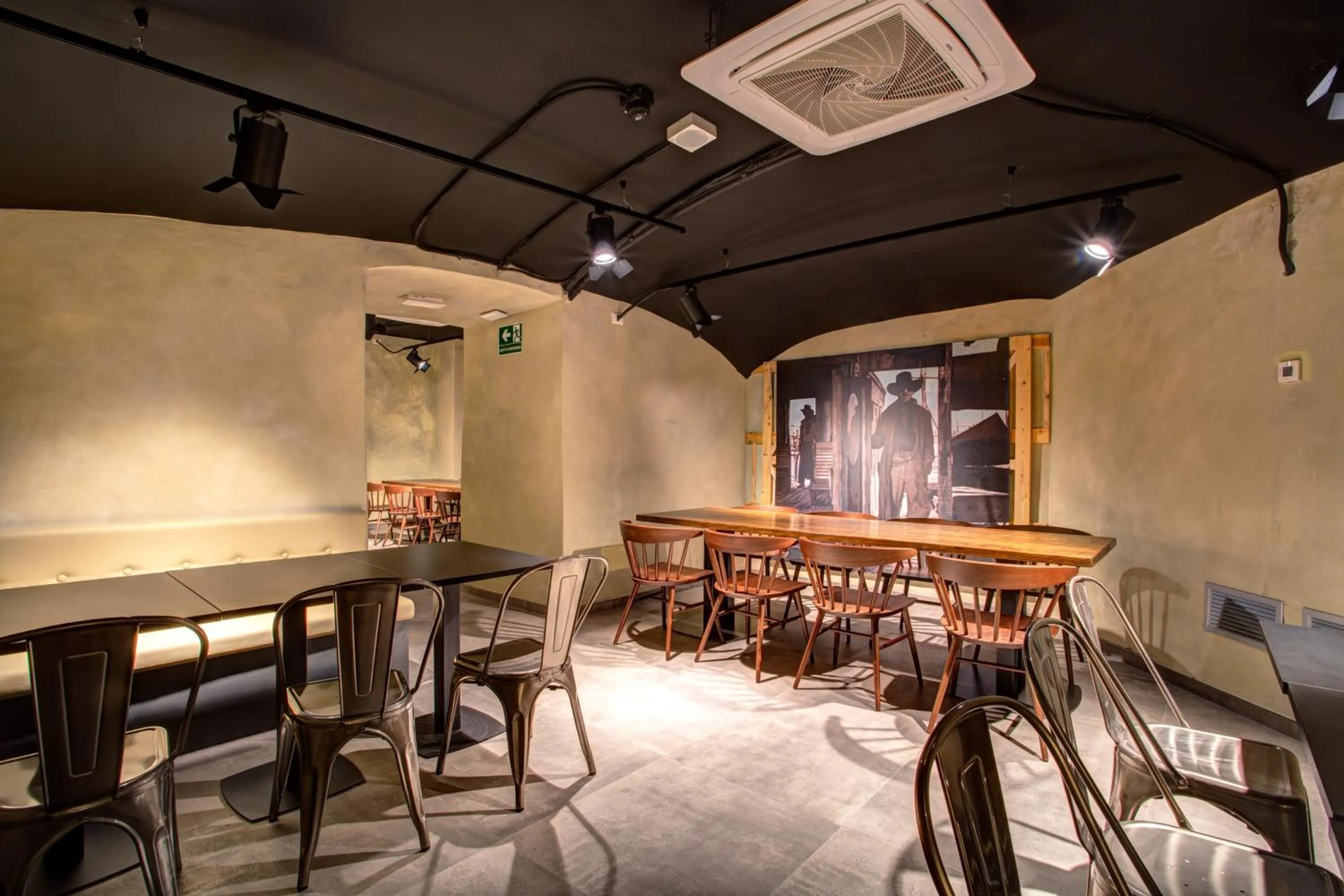 Restaurant/places to eat in MEININGER Roma Termini