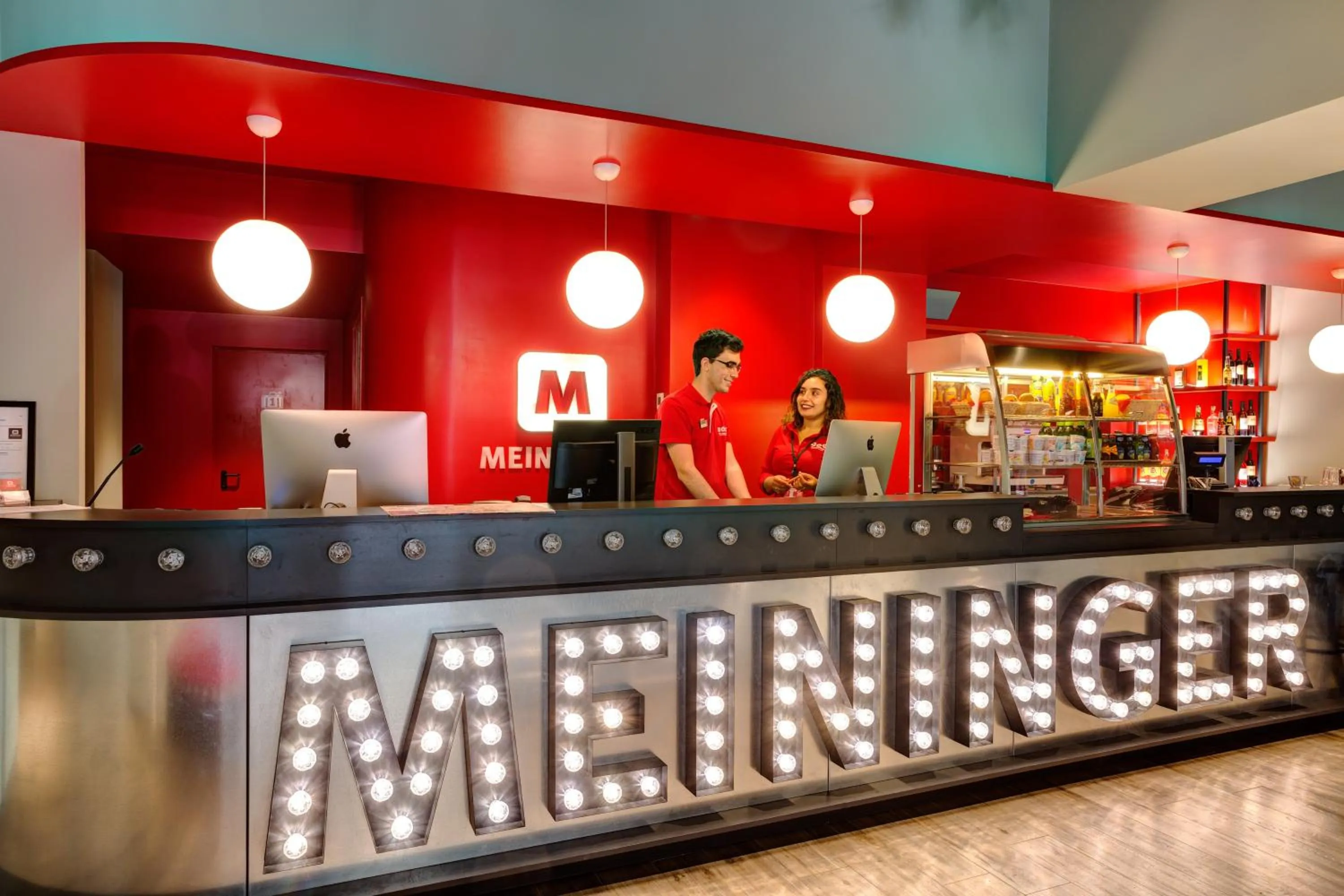 Lobby or reception in MEININGER Roma Termini