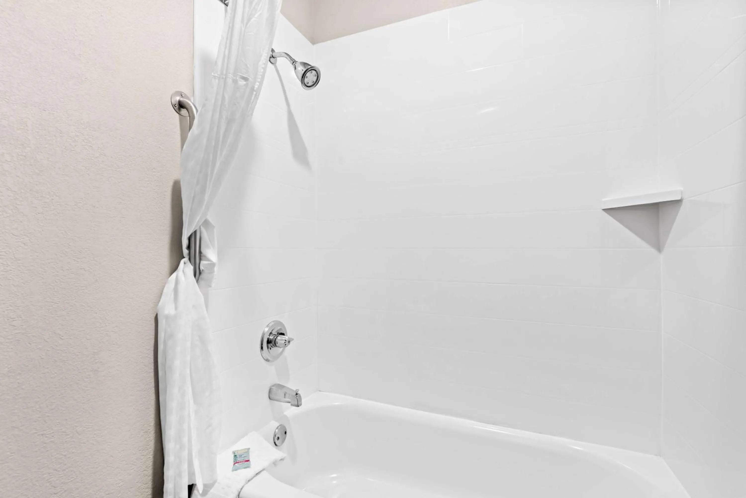 Bathroom in Best Western Ottumwa Inn & Suites