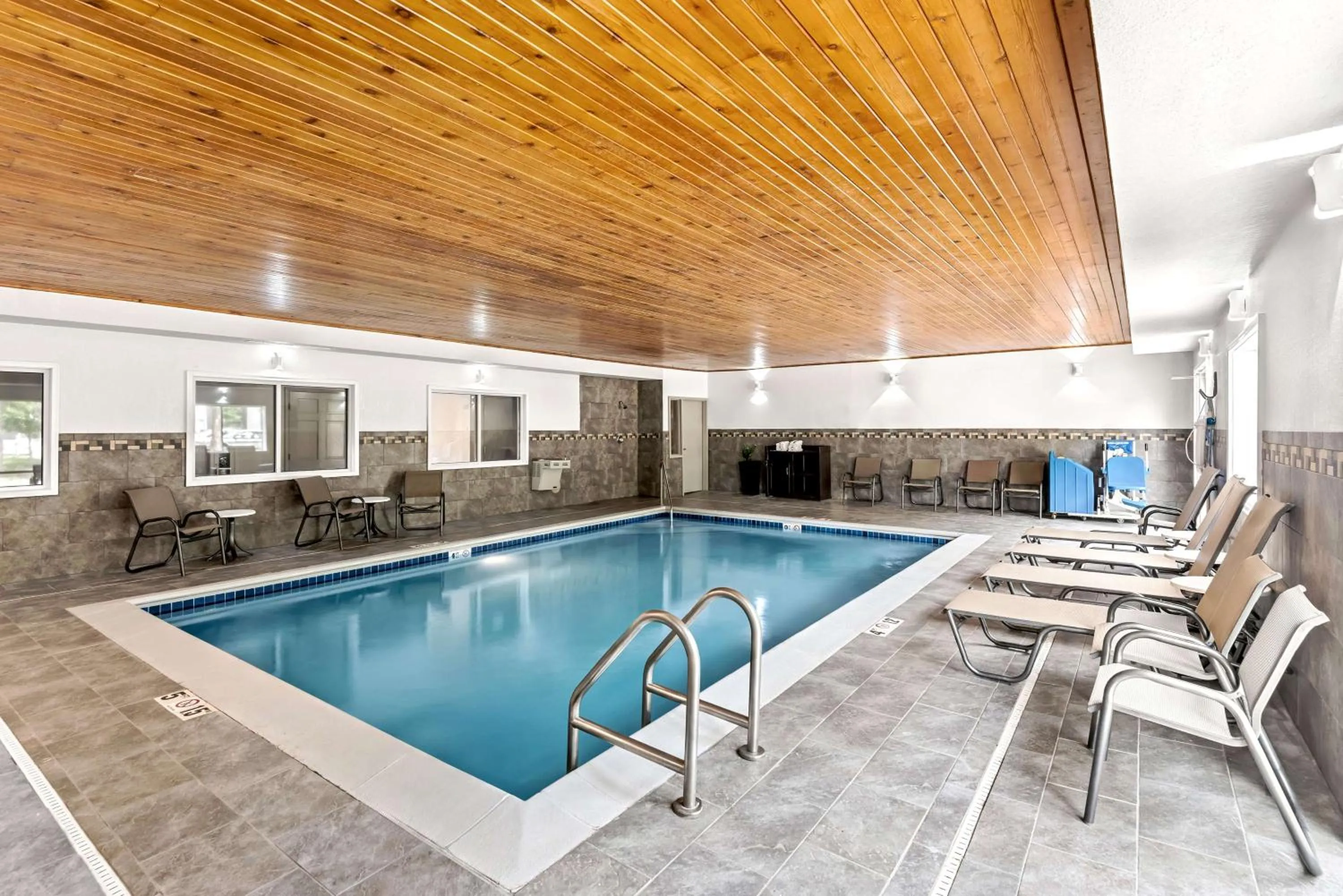 Pool view in Best Western Ottumwa Inn & Suites