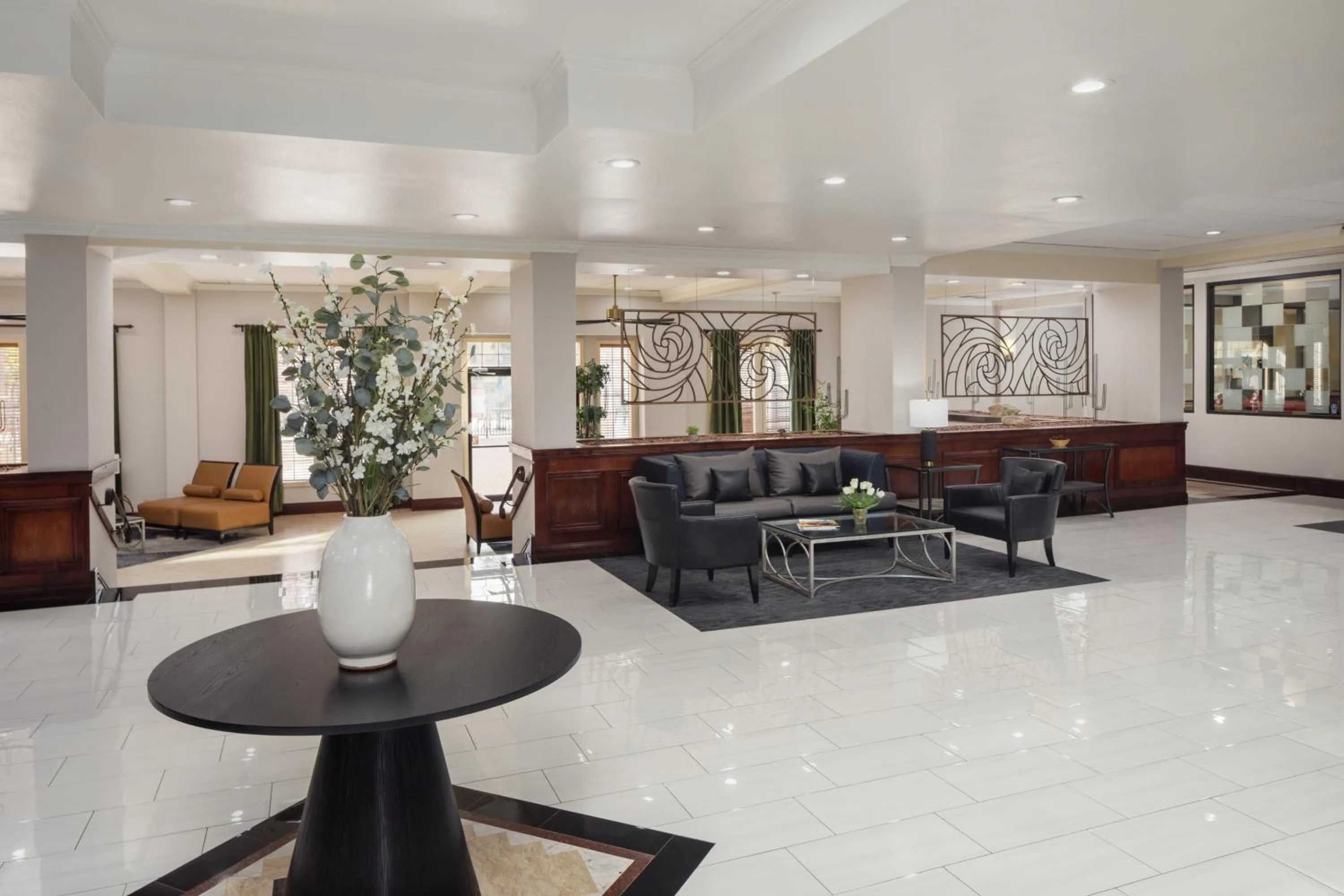 Property building in Wyndham Tucson Airport Hotel & Conference Center