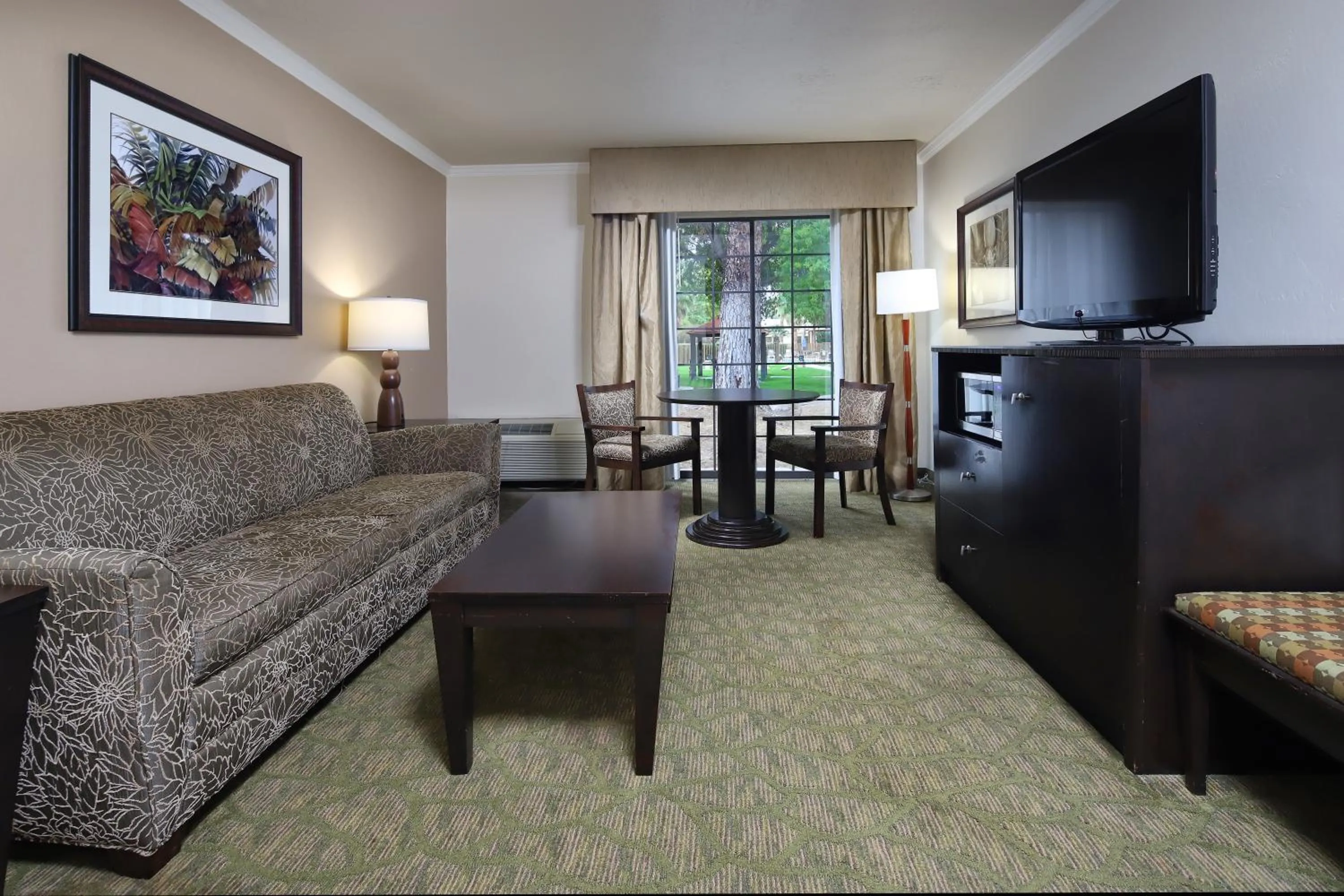 Living room, Seating Area in Best Western Tucson Intl Airport Hotel & Suites