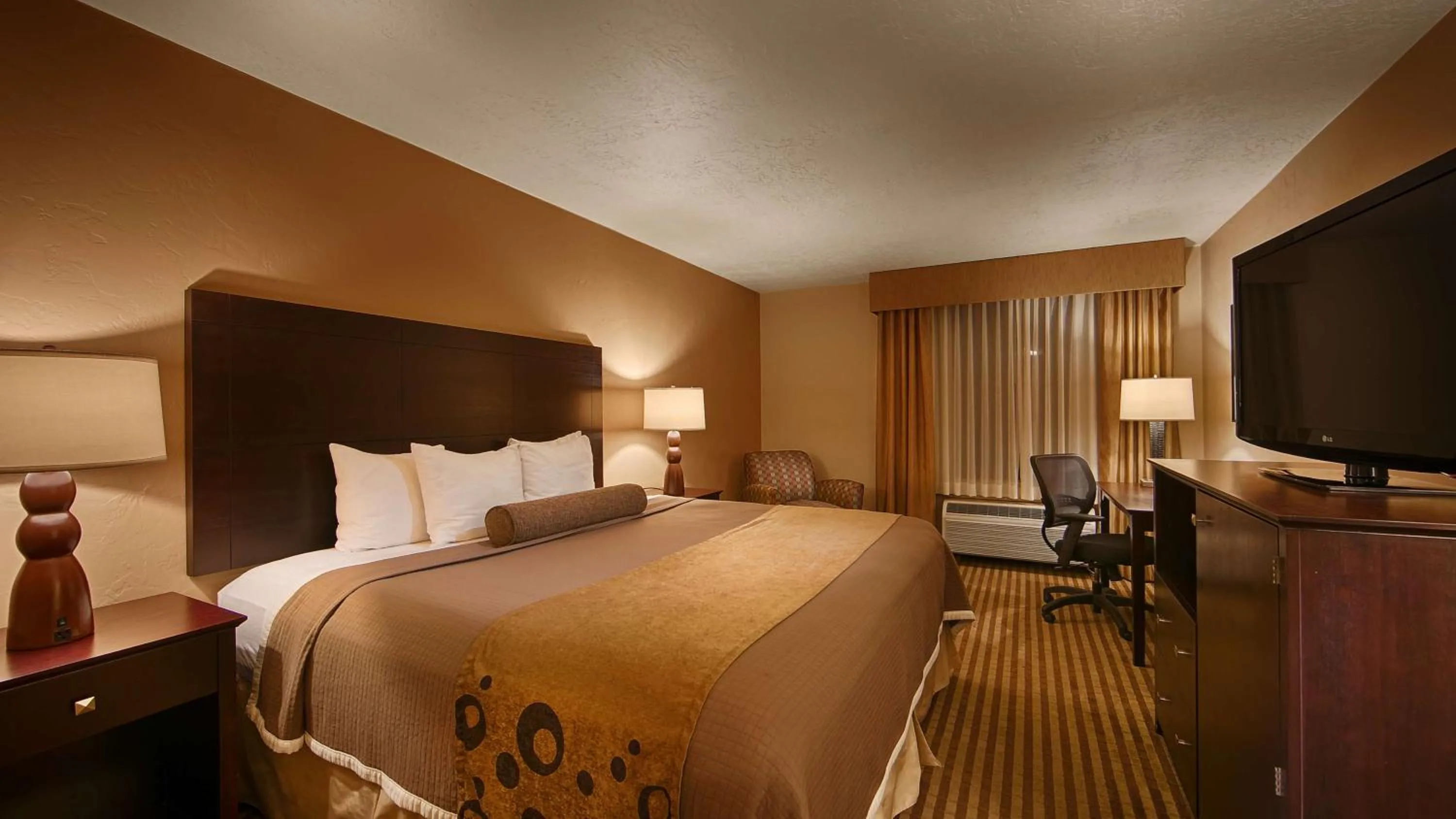 Photo of the whole room, Bed in Best Western Tucson Intl Airport Hotel & Suites