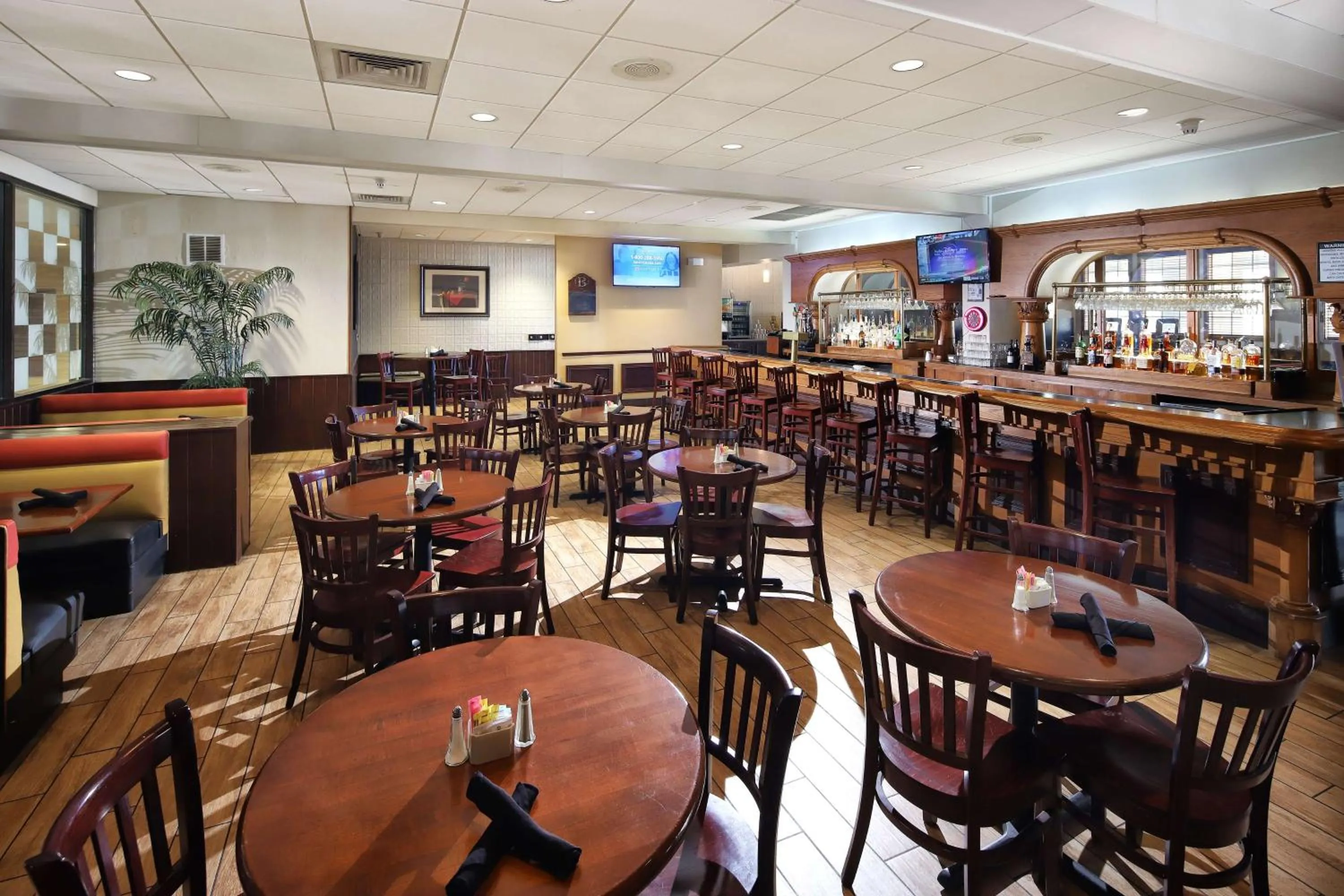 Restaurant/Places to Eat in Best Western Tucson Intl Airport Hotel & Suites