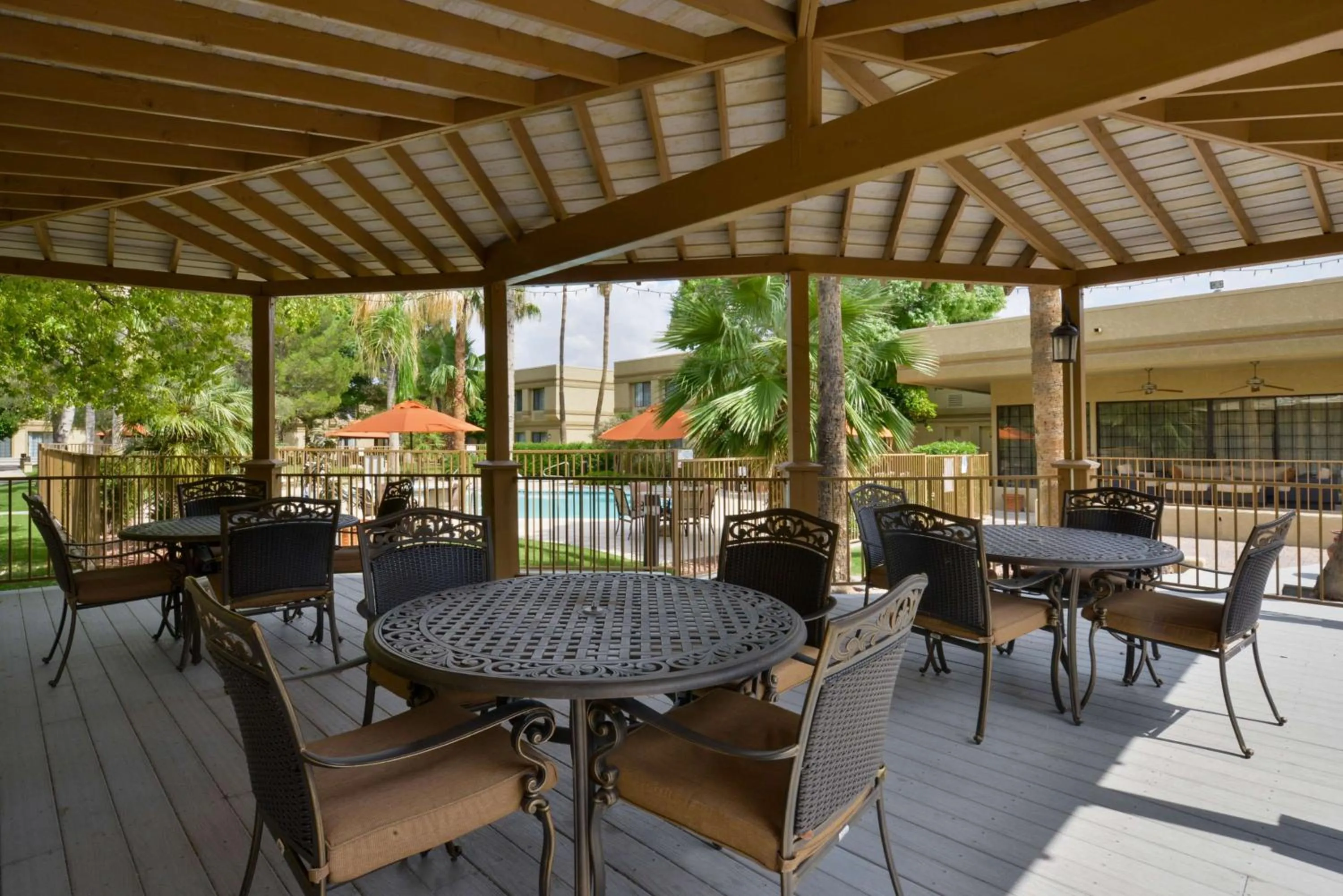 Property building, Restaurant/Places to Eat in Best Western Tucson Intl Airport Hotel & Suites