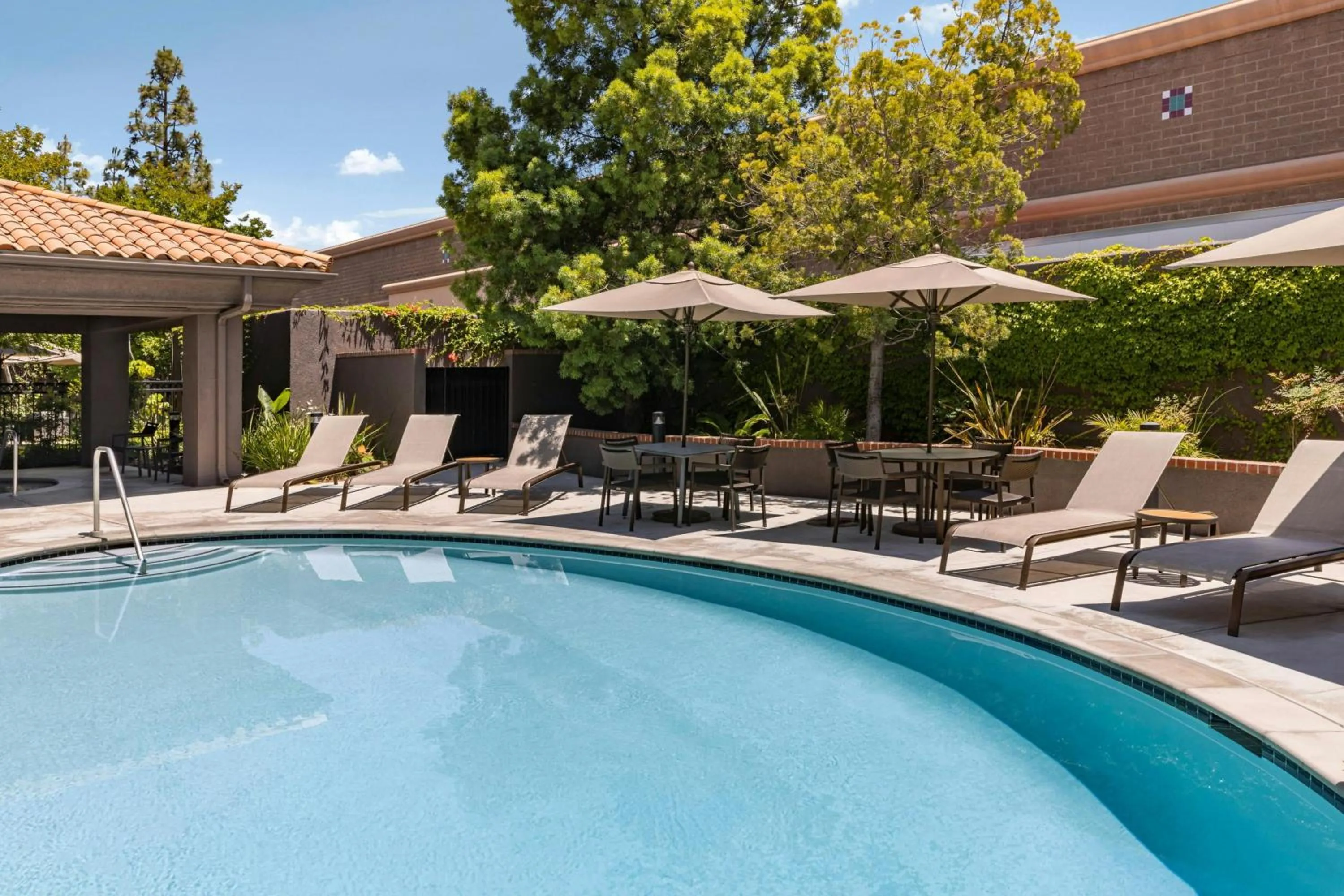Swimming pool in Courtyard Ventura Simi Valley