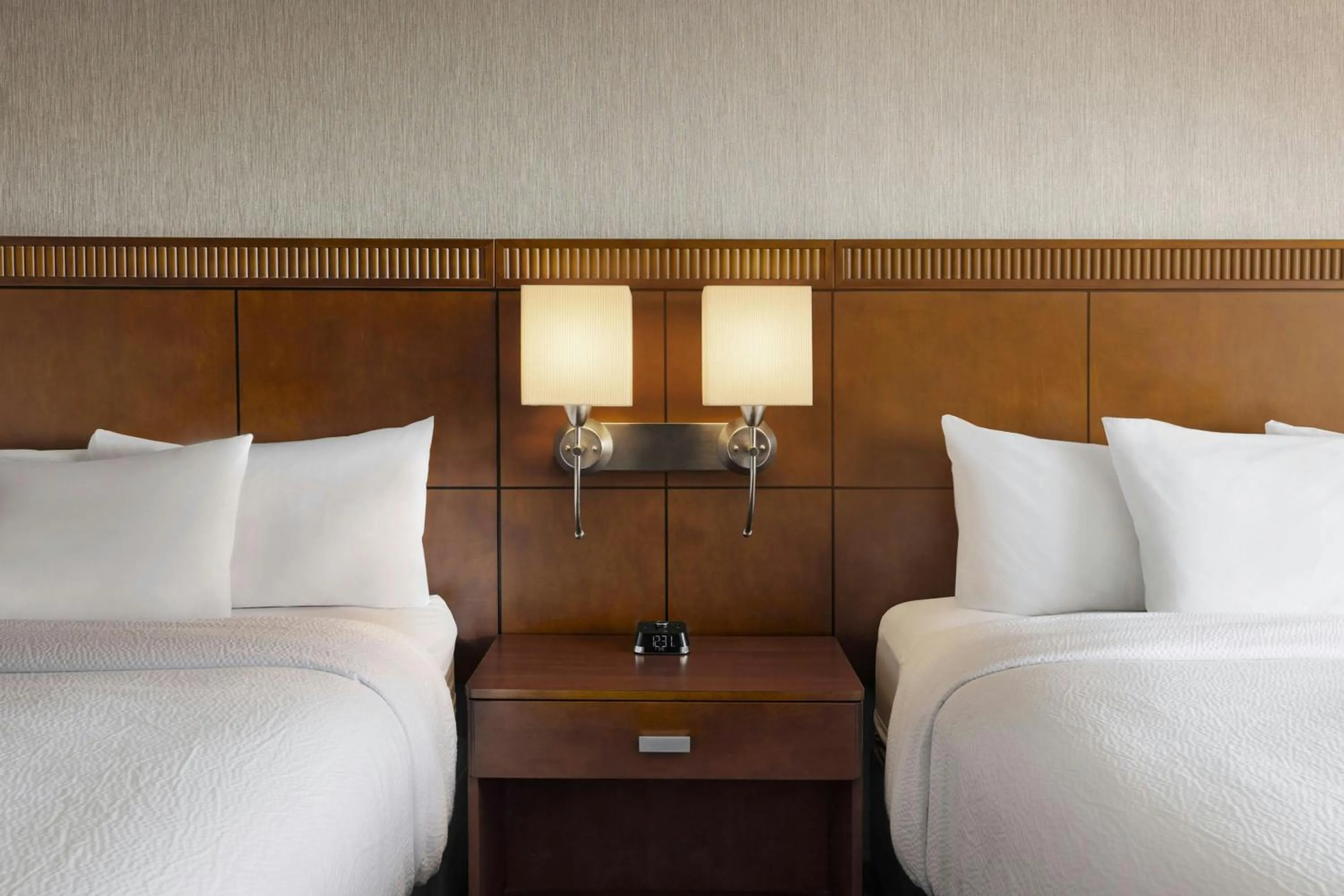 Photo of the whole room, Bed in Courtyard Ventura Simi Valley