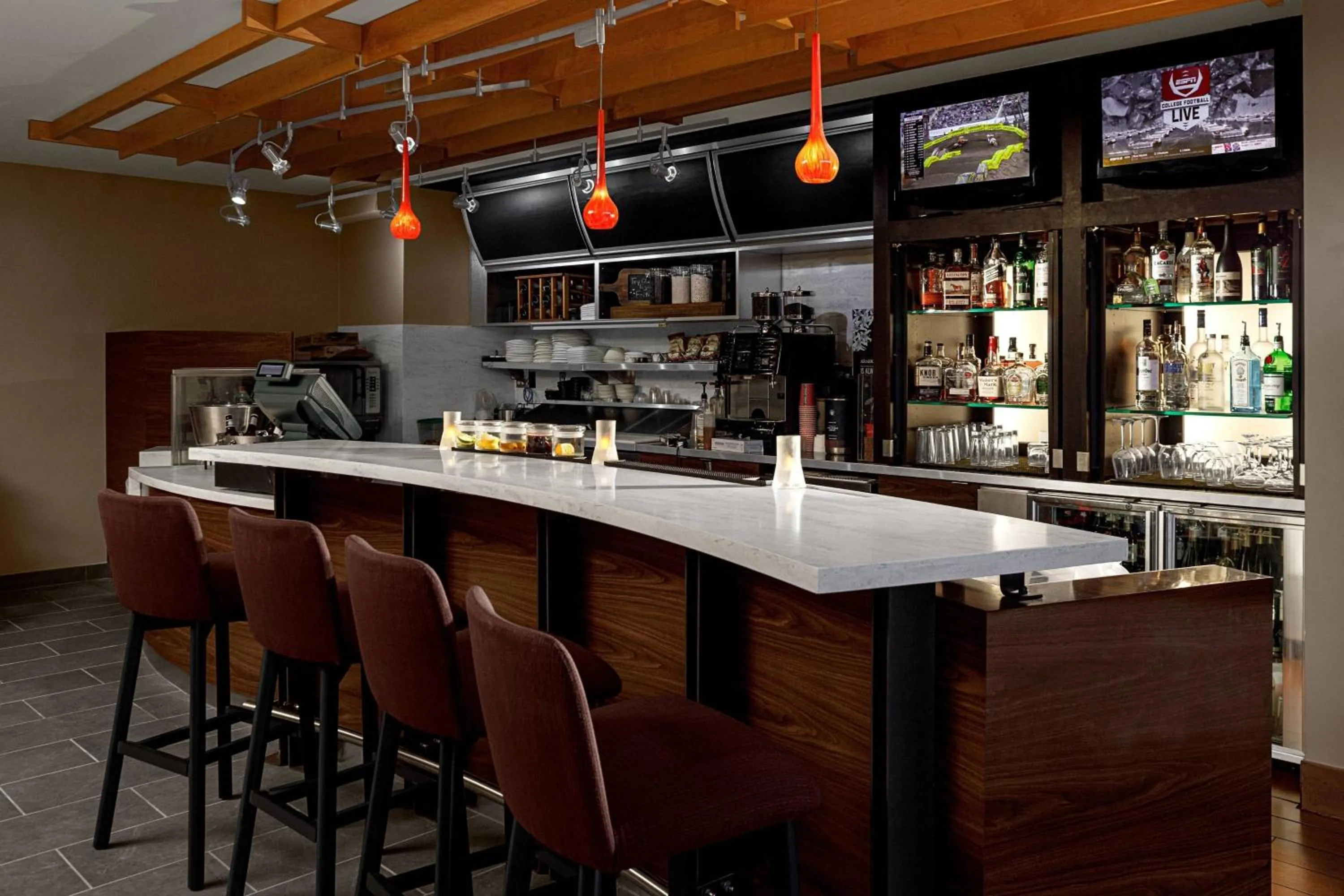 Lounge or bar in Courtyard Paducah West