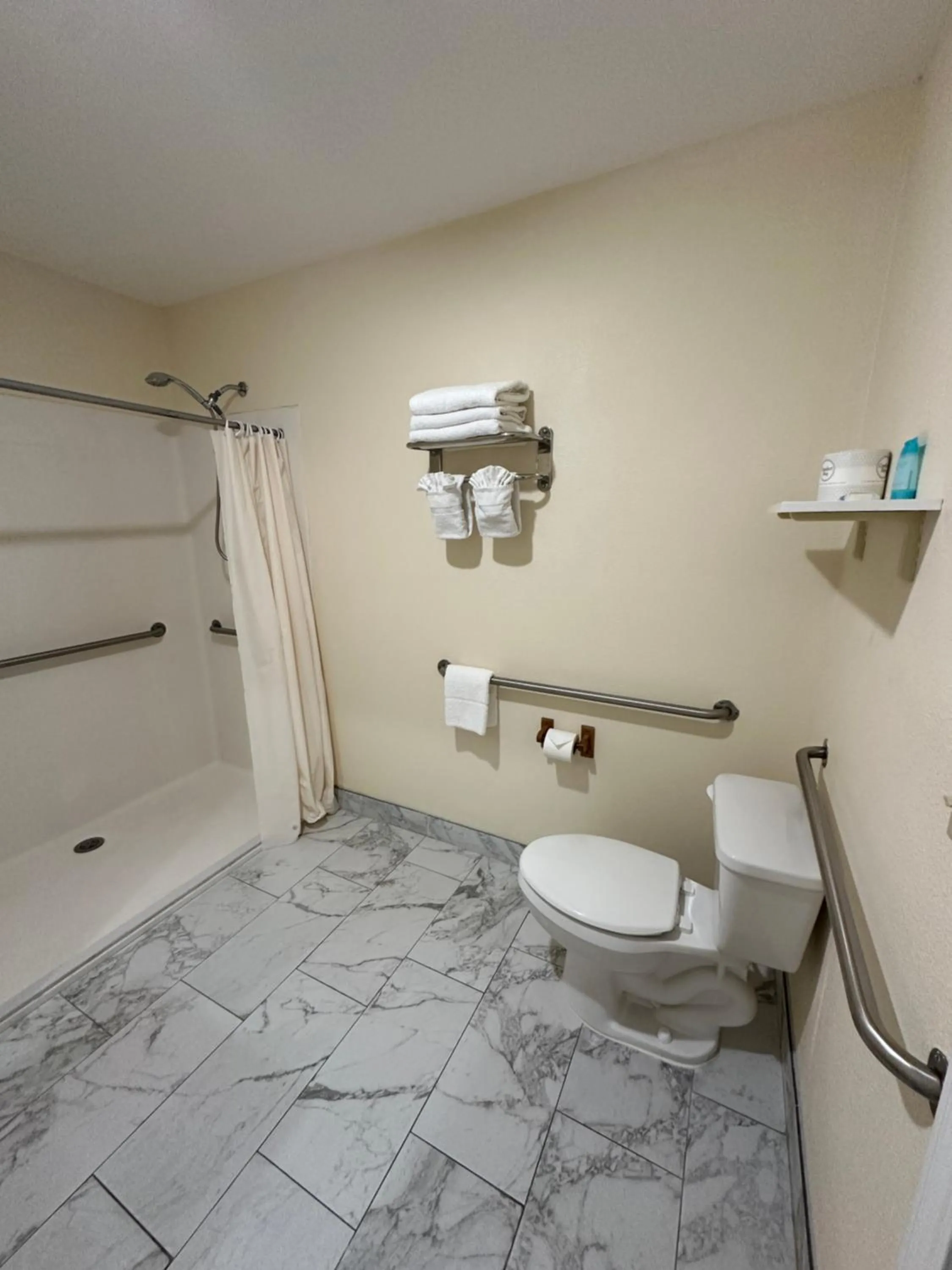 Bathroom in Sea Girt Lodge