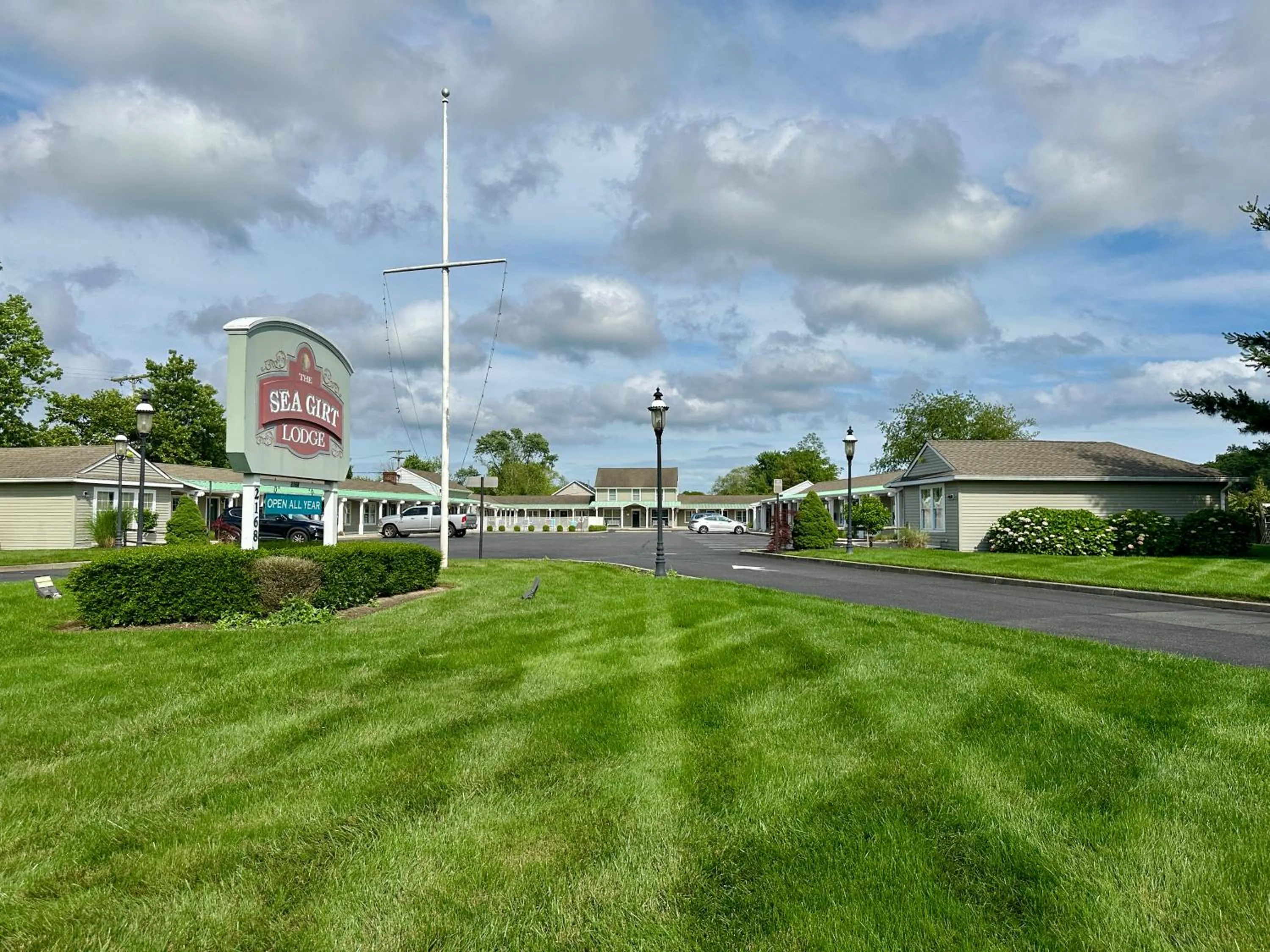 Facade/entrance in Sea Girt Lodge
