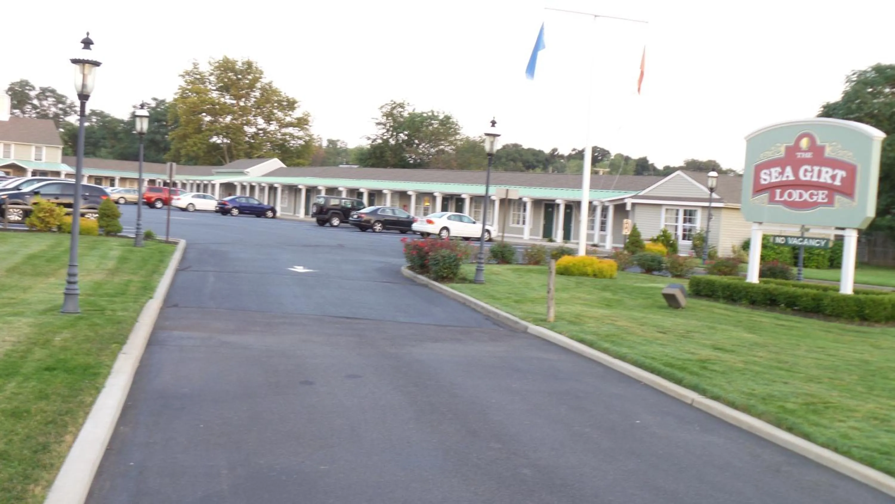 Facade/entrance in Sea Girt Lodge