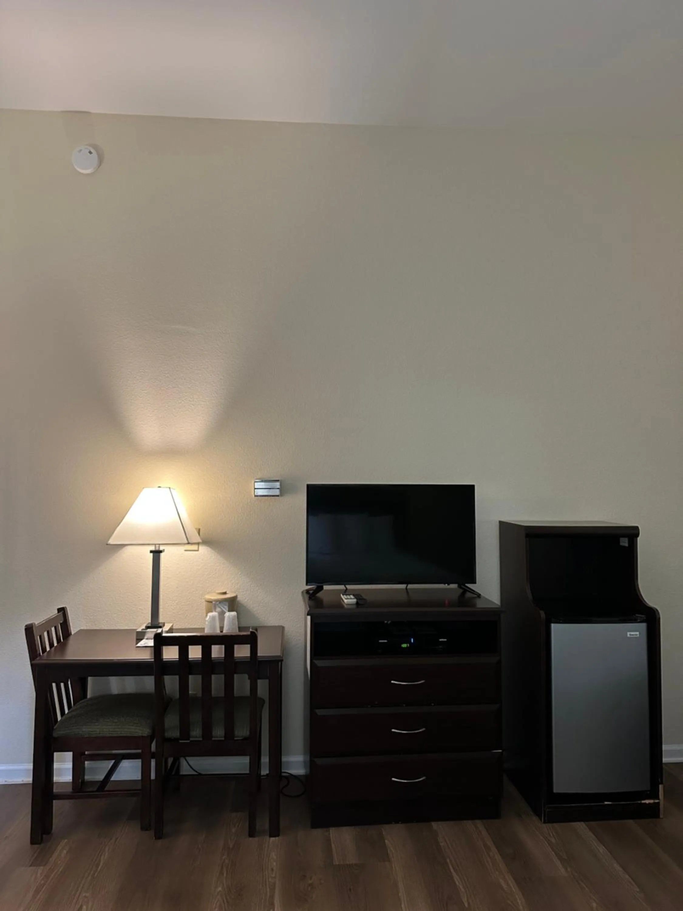 TV and multimedia in Sea Girt Lodge