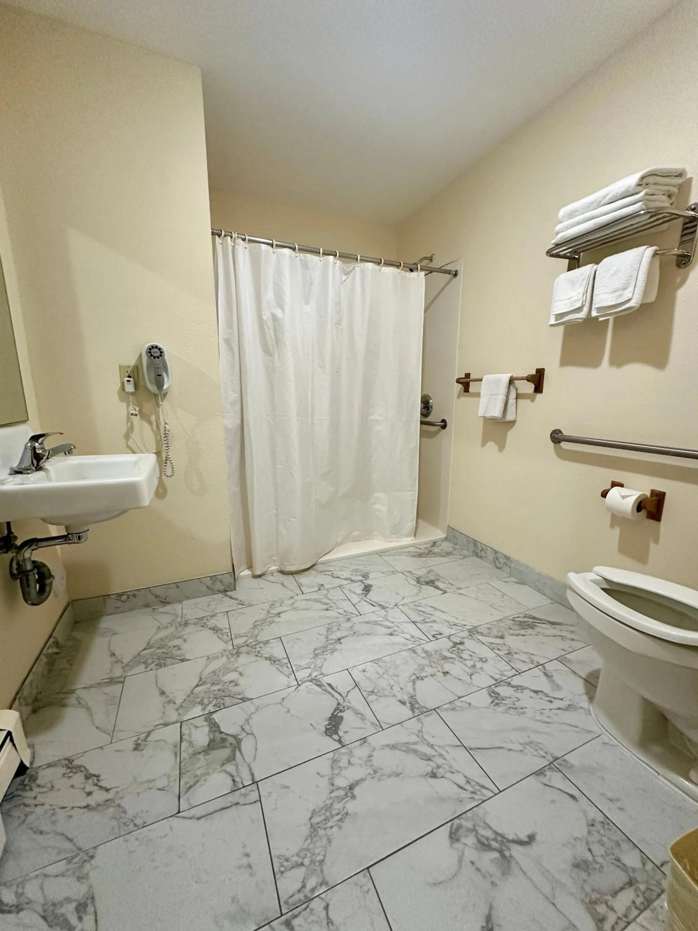 Shower in Sea Girt Lodge