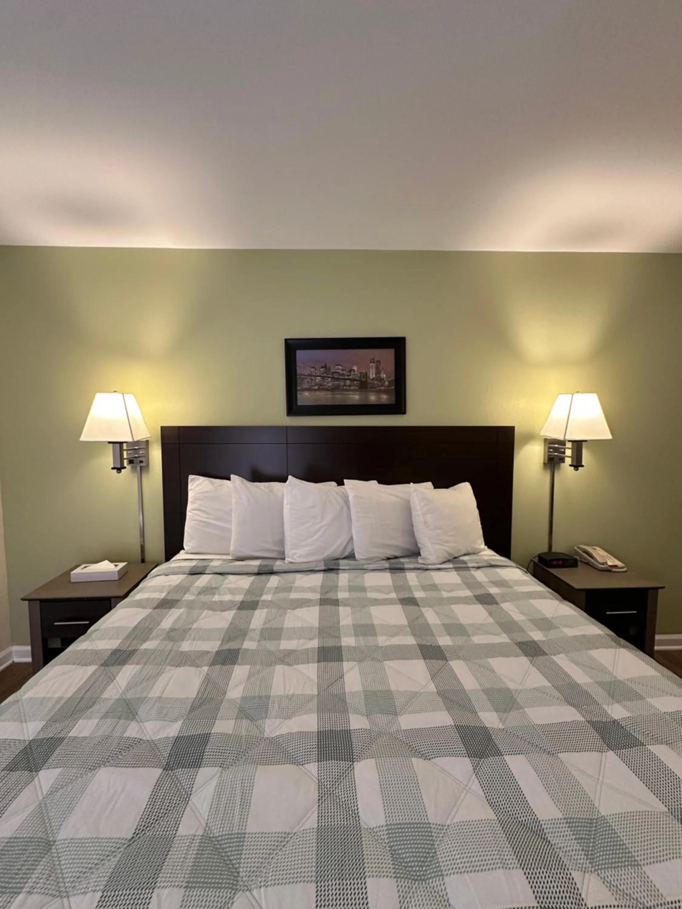 Bed in Sea Girt Lodge