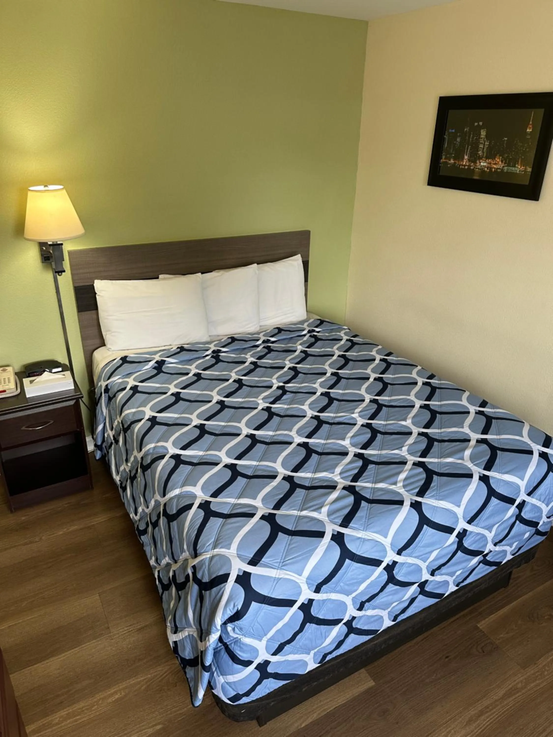 Bed in Sea Girt Lodge