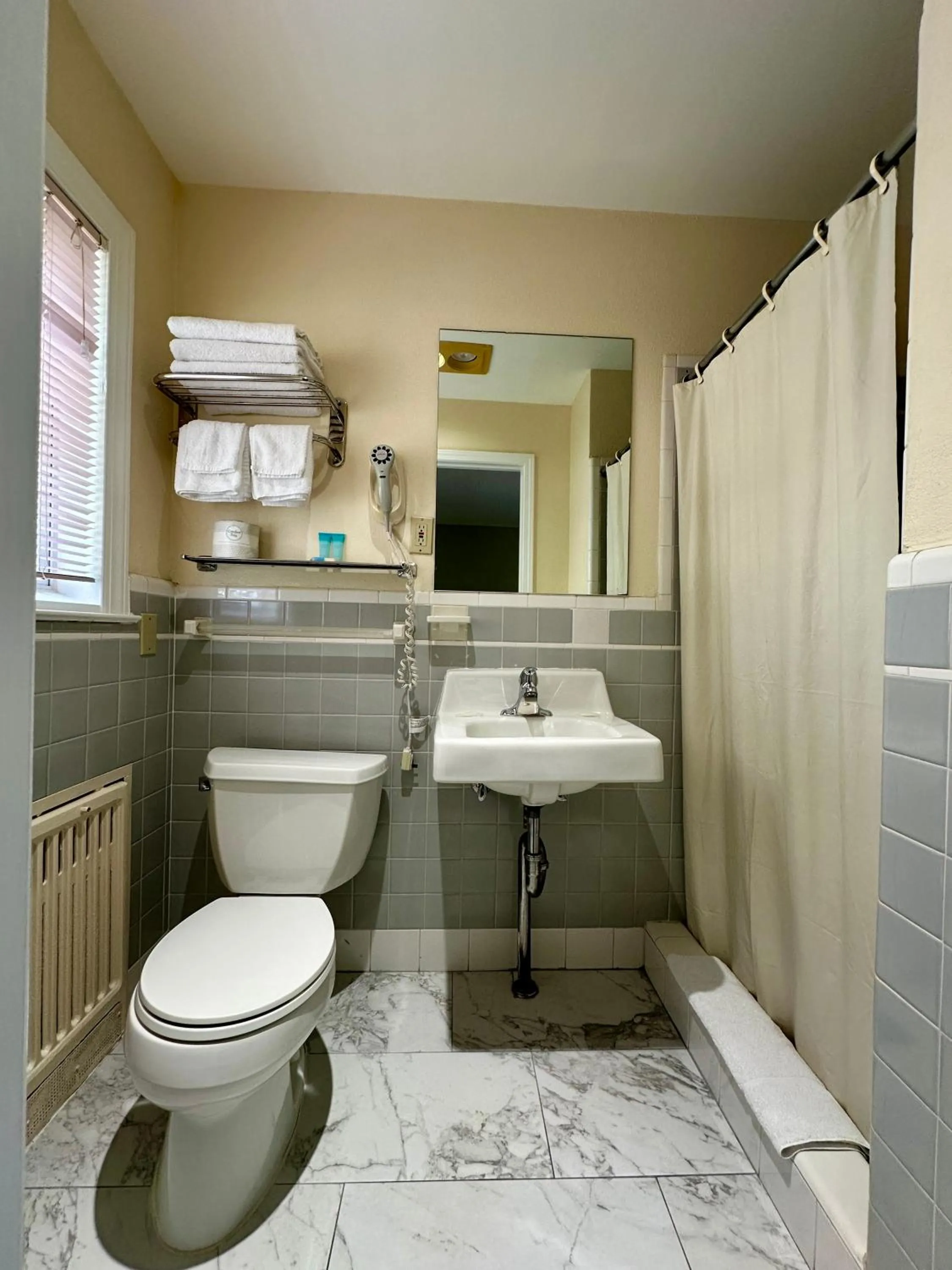 Shower in Sea Girt Lodge