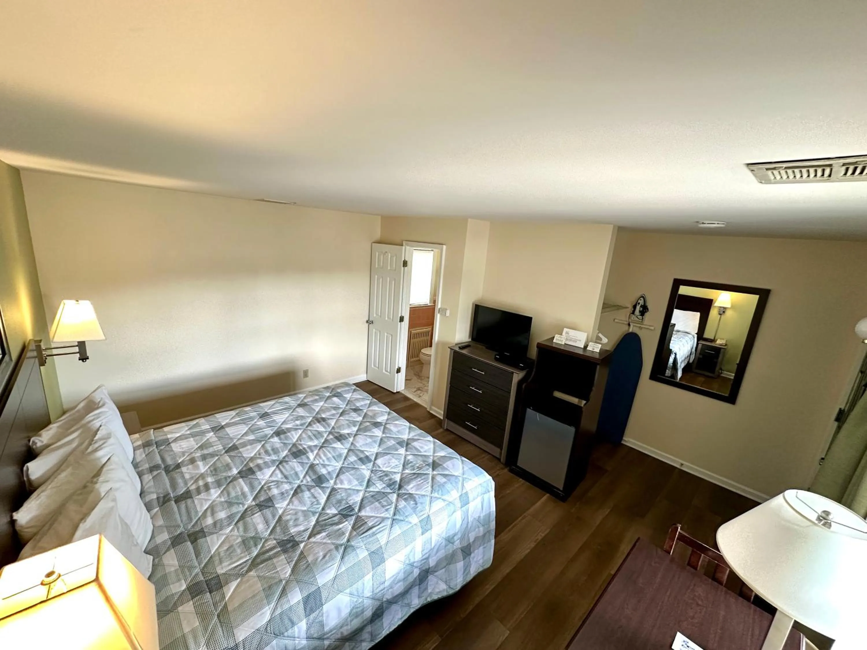 Bed in Sea Girt Lodge