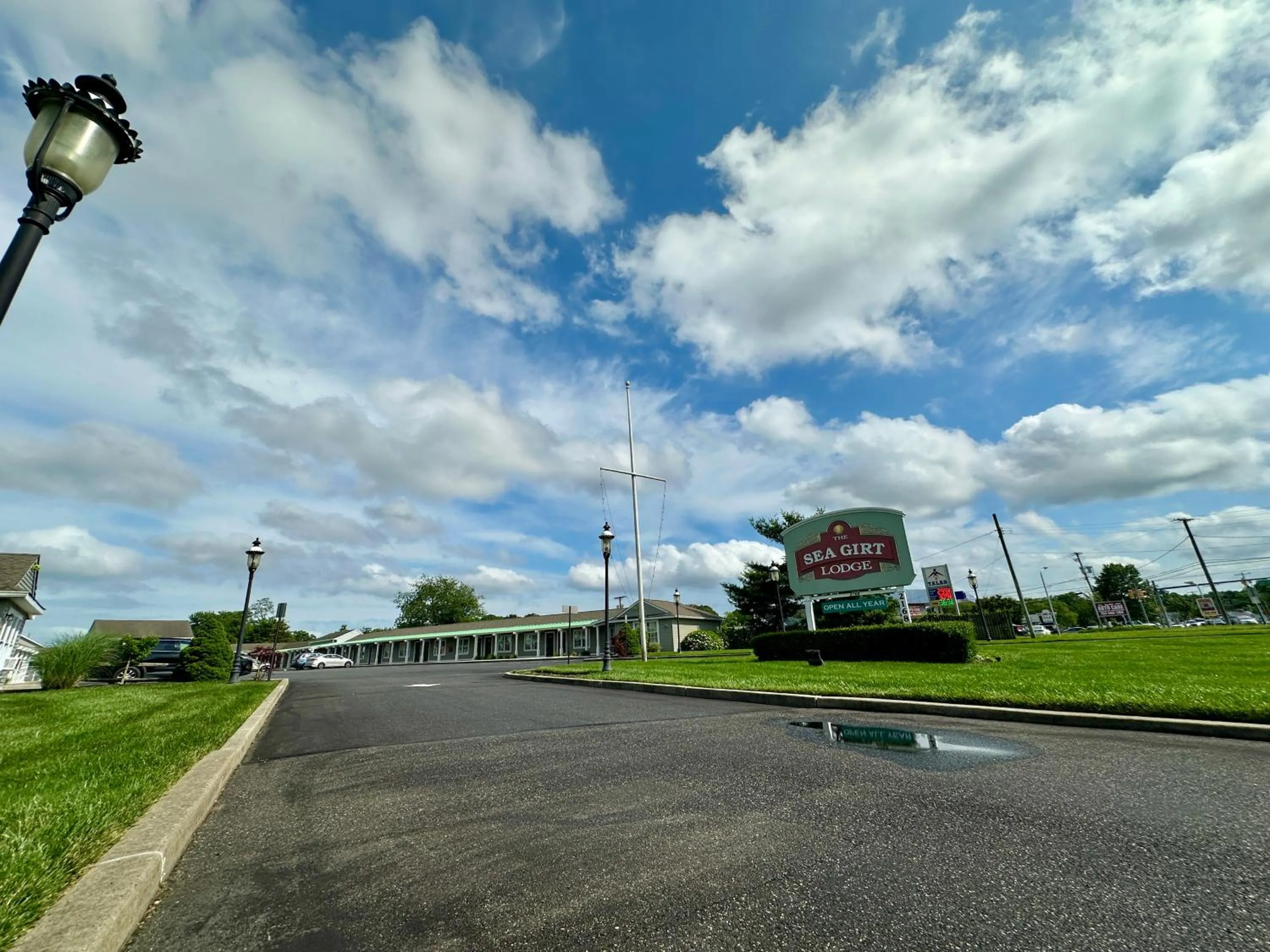 Facade/entrance in Sea Girt Lodge