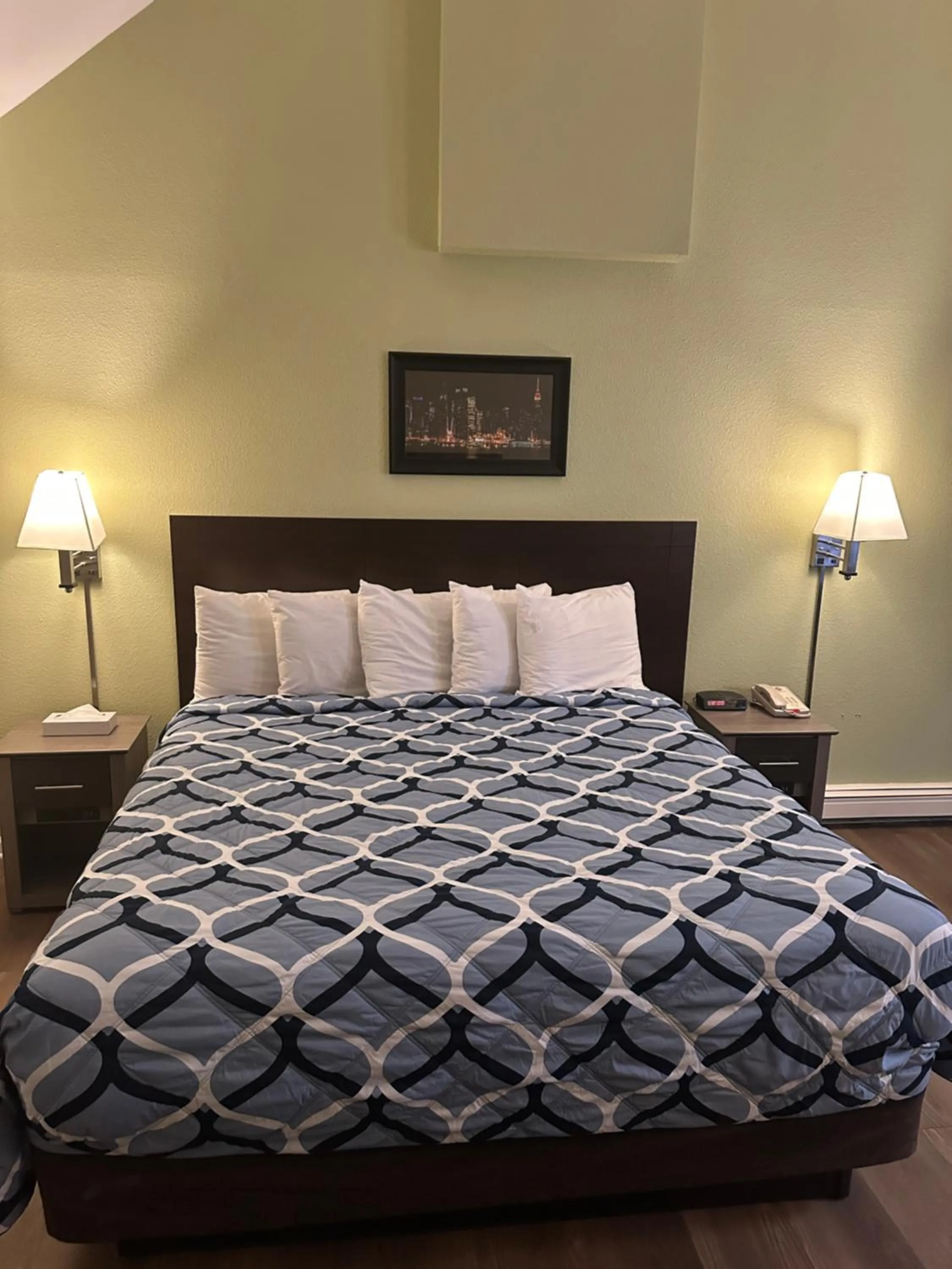 Bed in Sea Girt Lodge