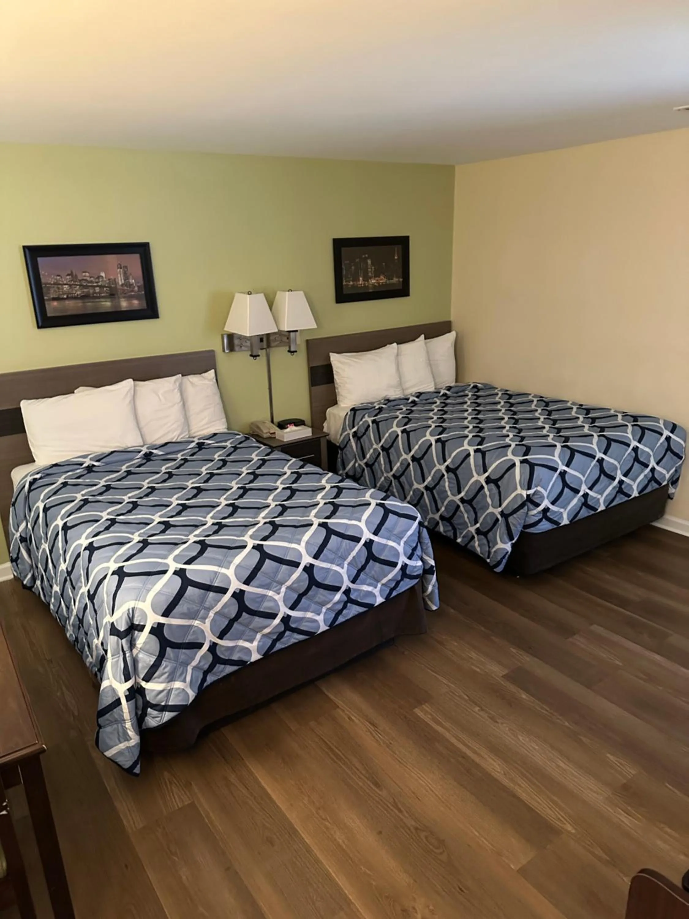 Bed in Sea Girt Lodge