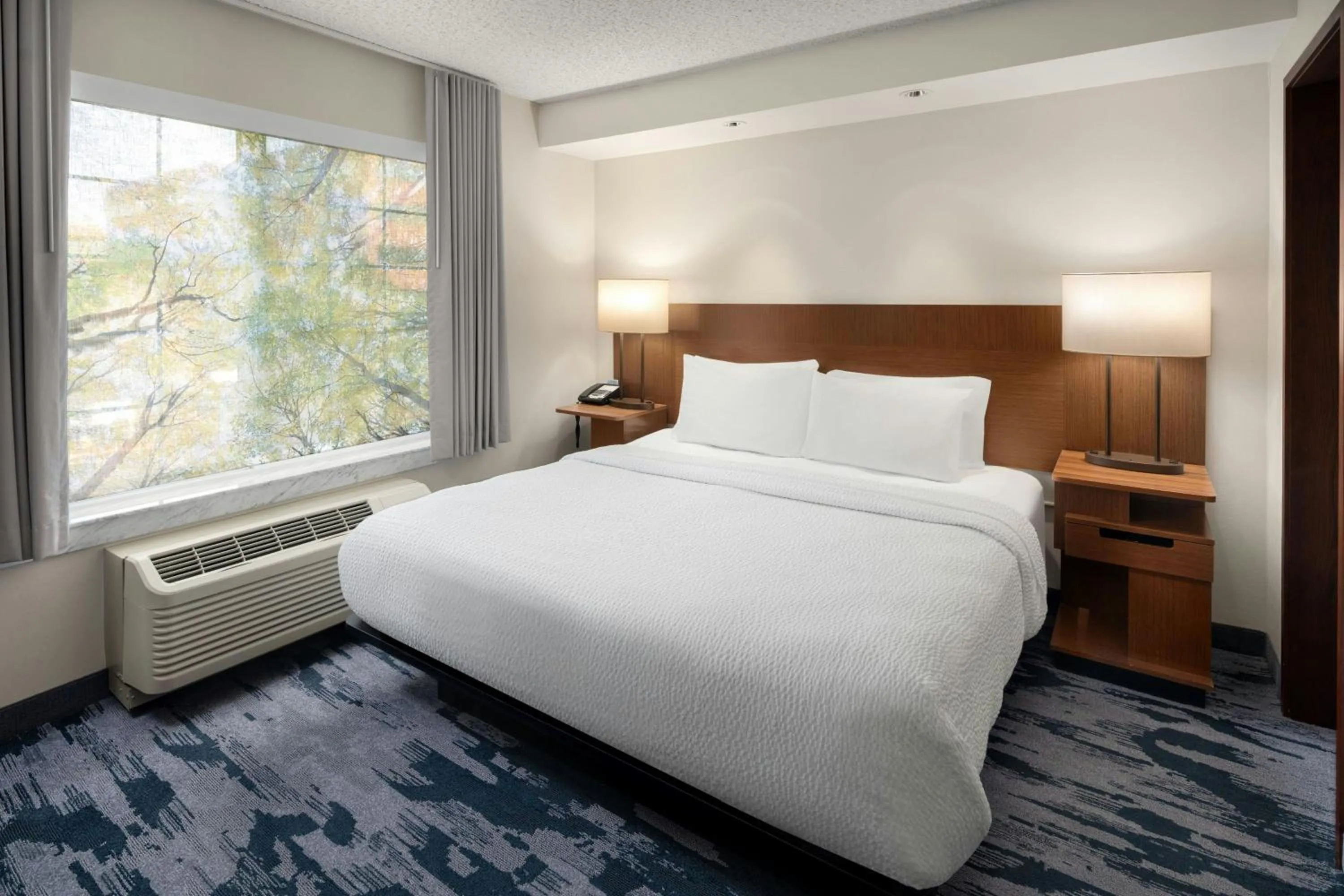 Photo of the whole room, Bed in Fairfield Inn & Suites Portland South/Lake Oswego