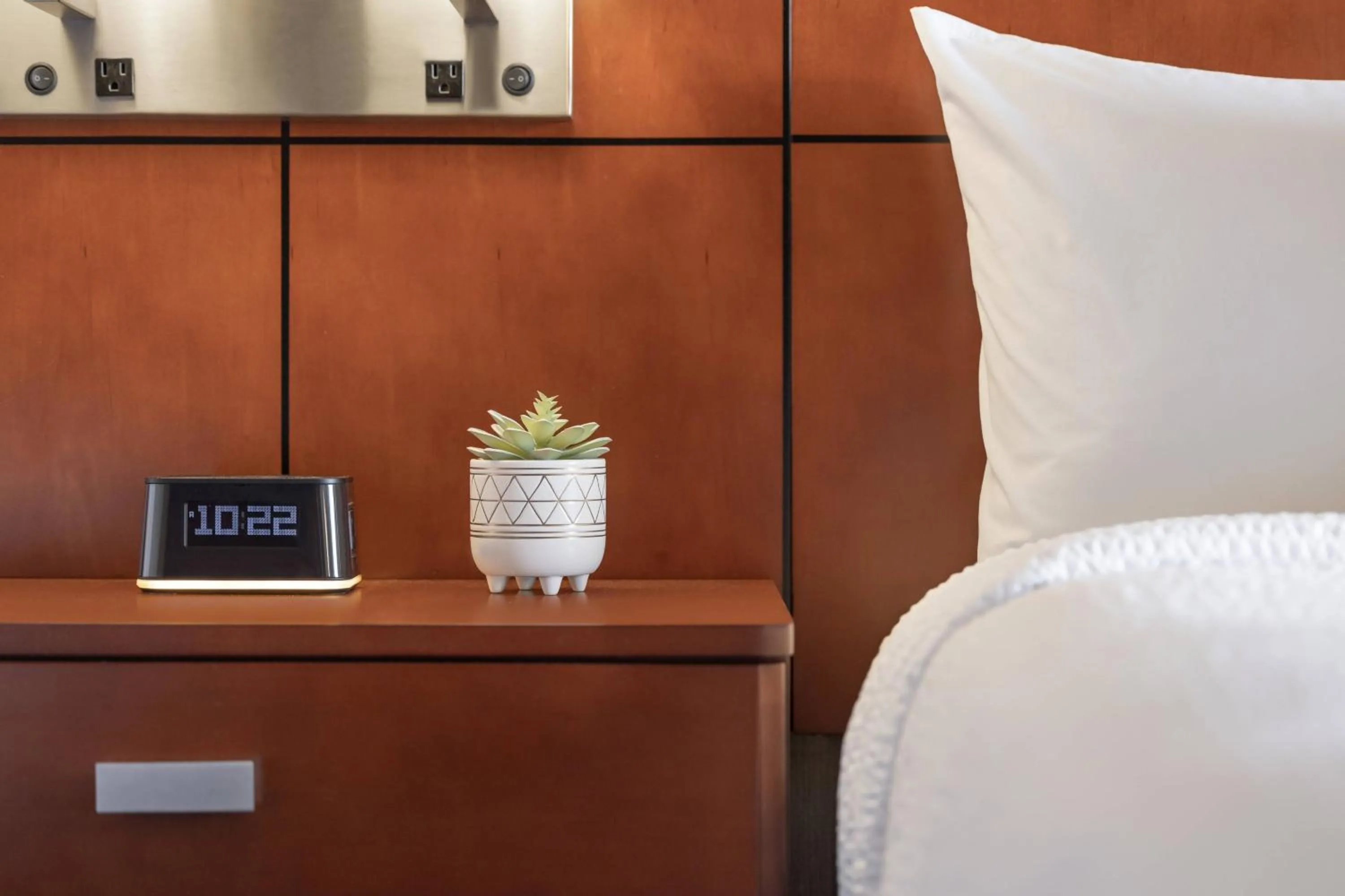 Photo of the whole room, Bed in Courtyard Greenville