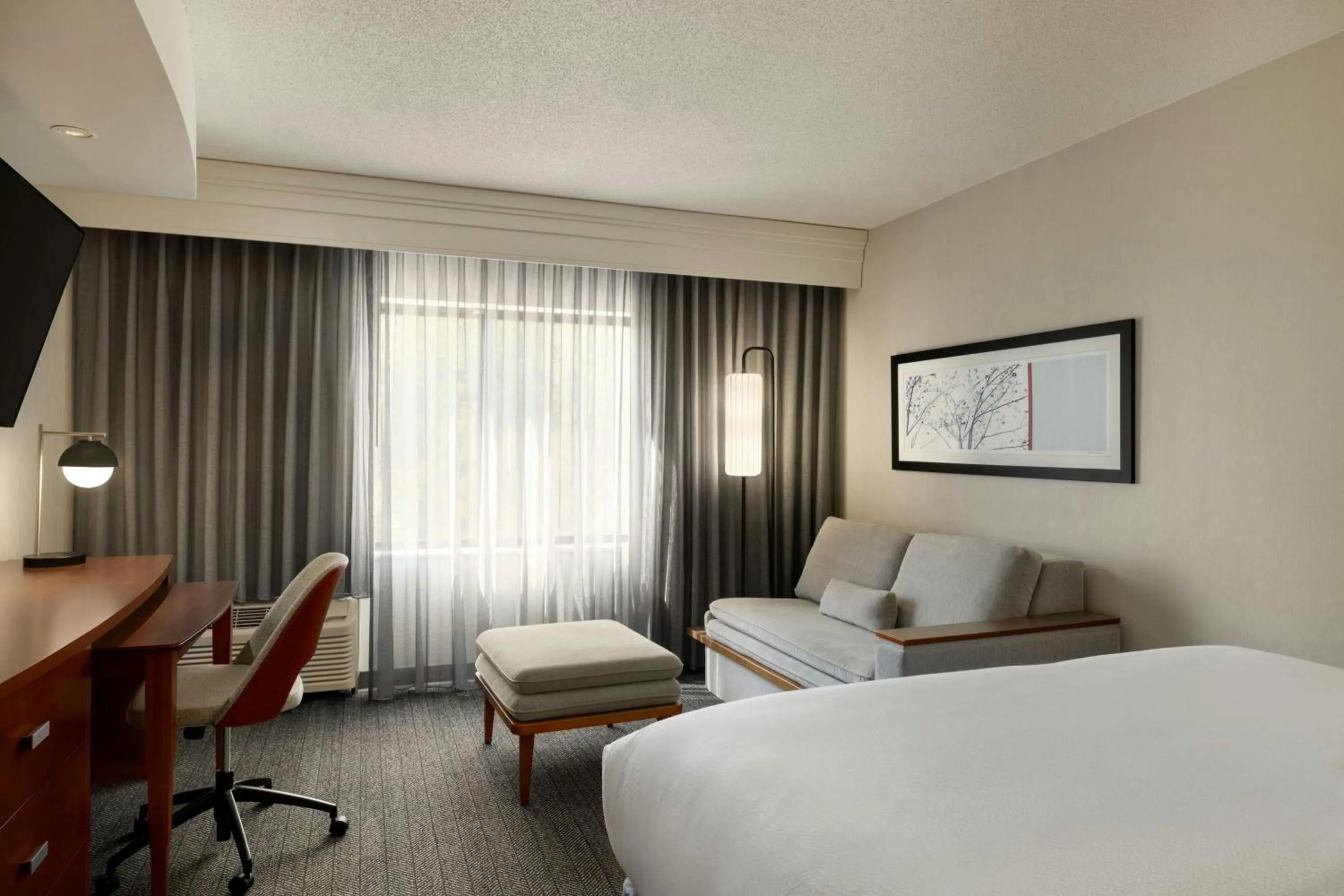 Bedroom, Bed in Courtyard Greenville