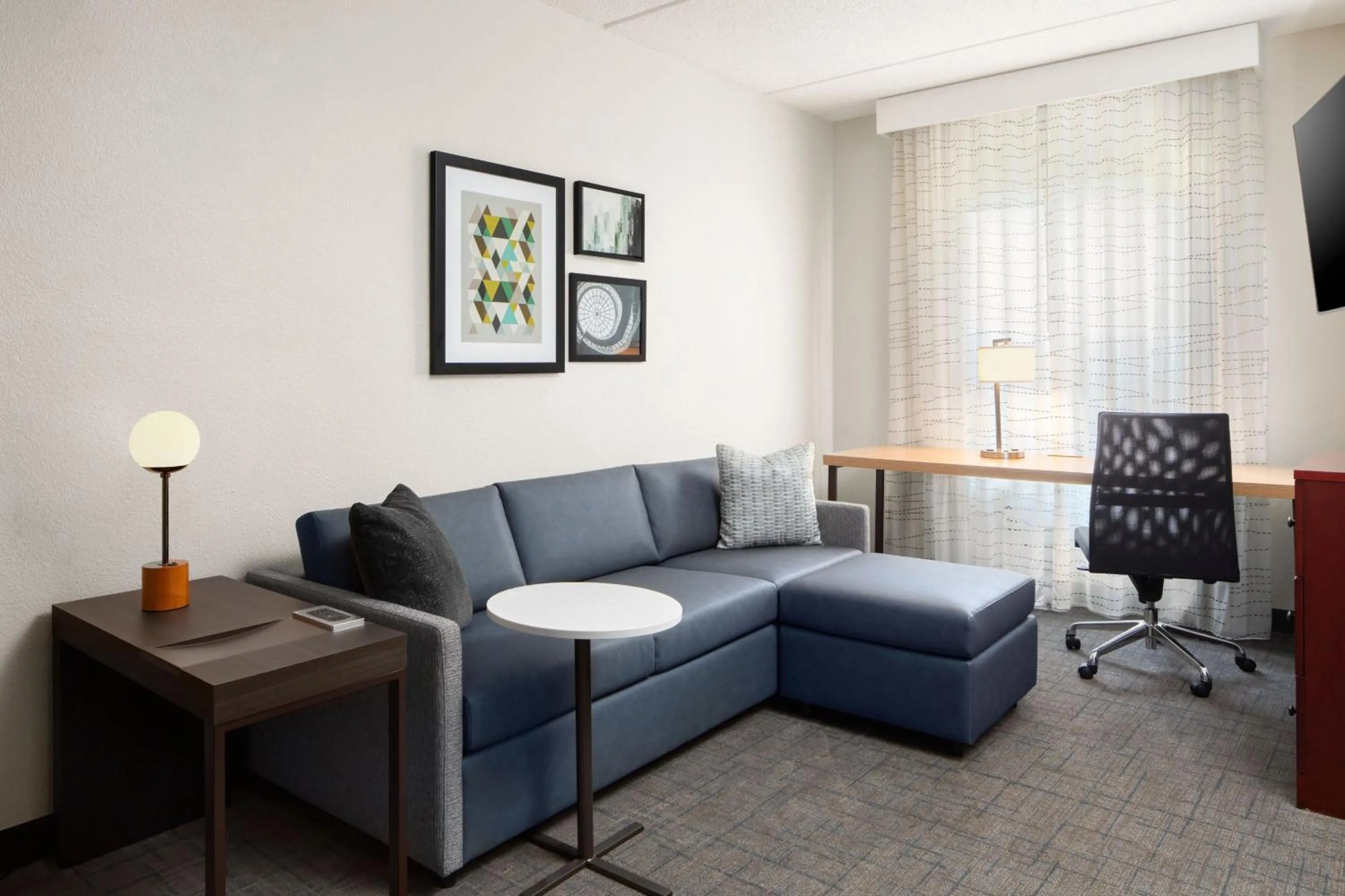 Living room in Residence Inn Newport News Airport